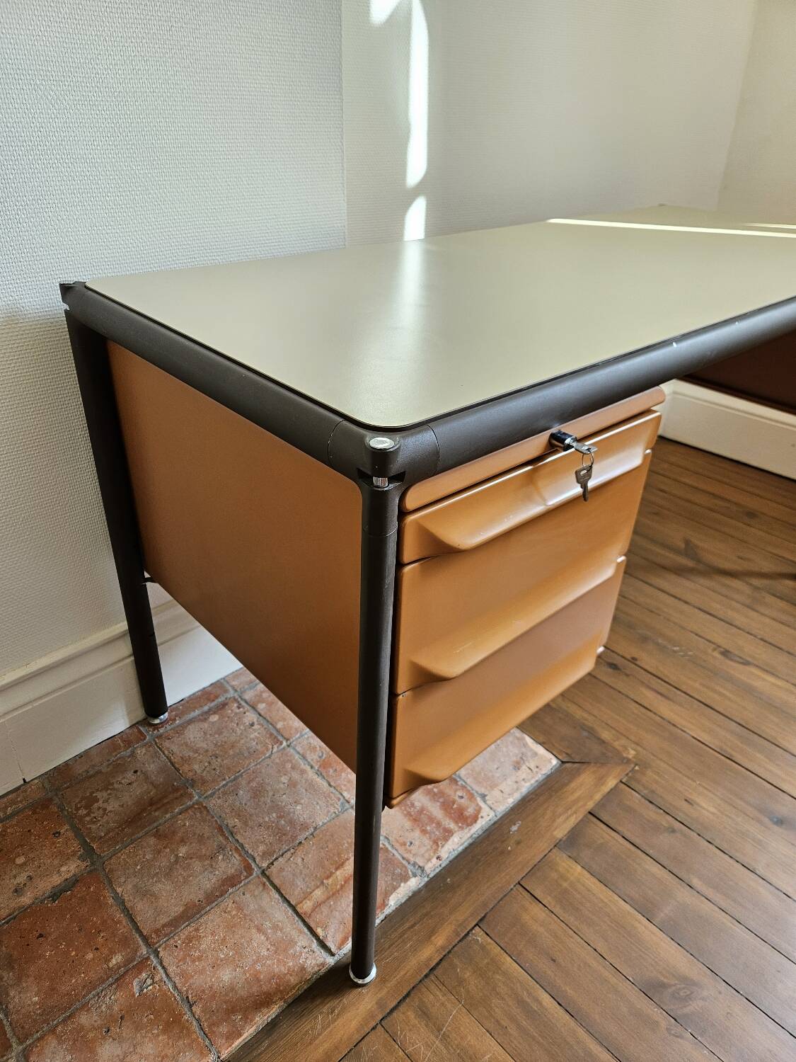 Vintage Vickers Ronéo desk