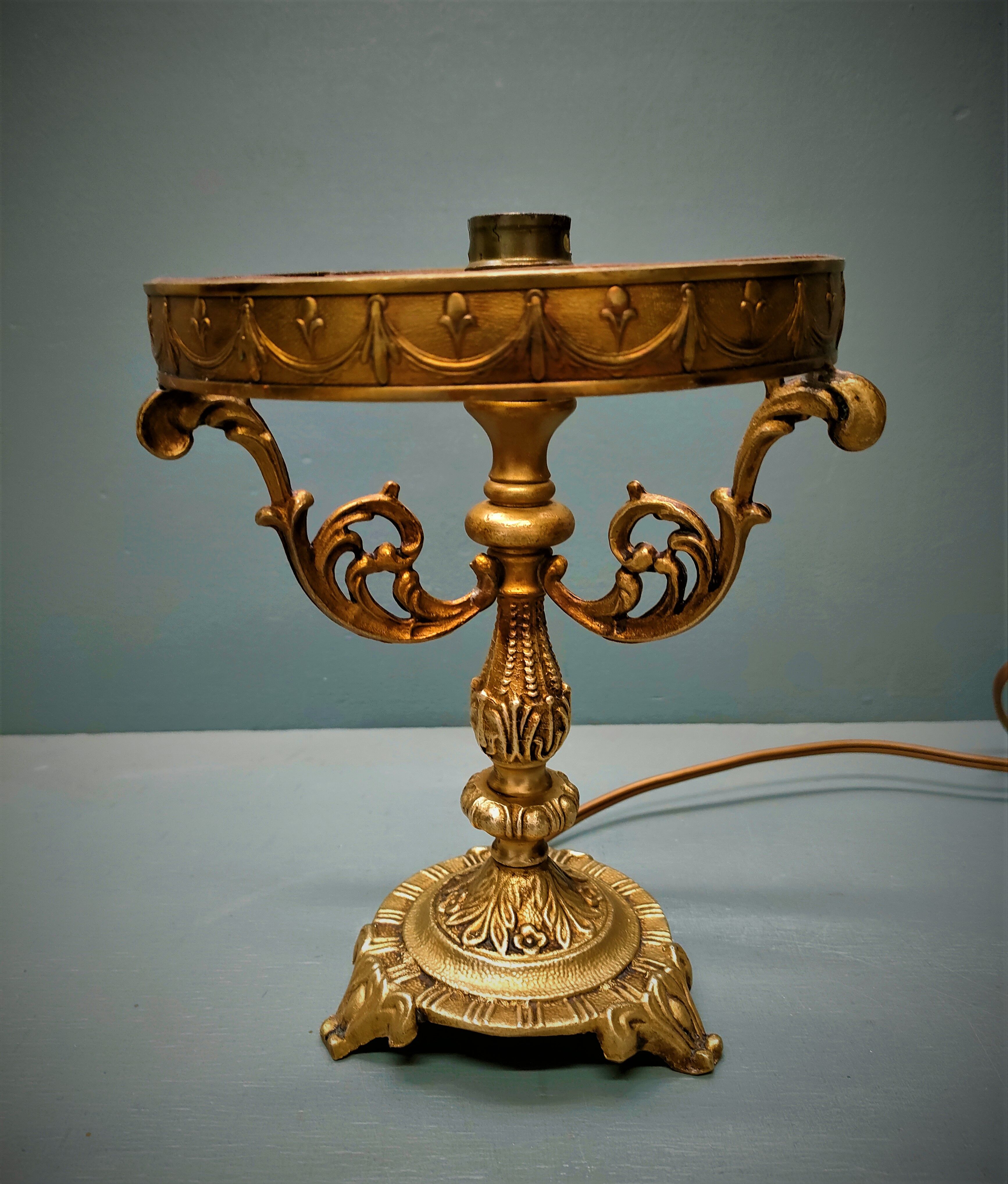Tripod table lamp - Gilded bronze, opaline - 50s - France