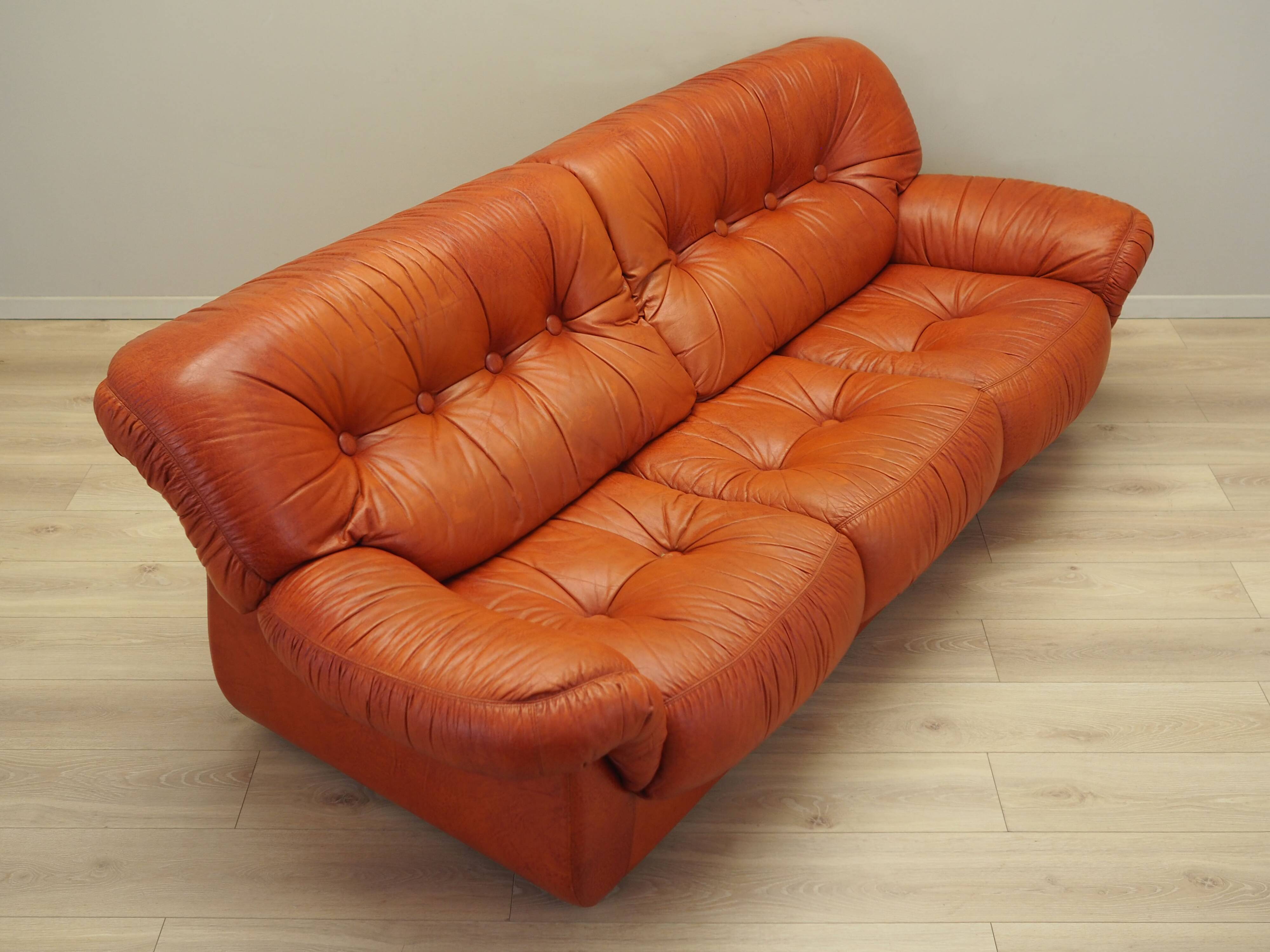 Red leather sofa, Italian design, 1970s, manufacturer: PelleRossi