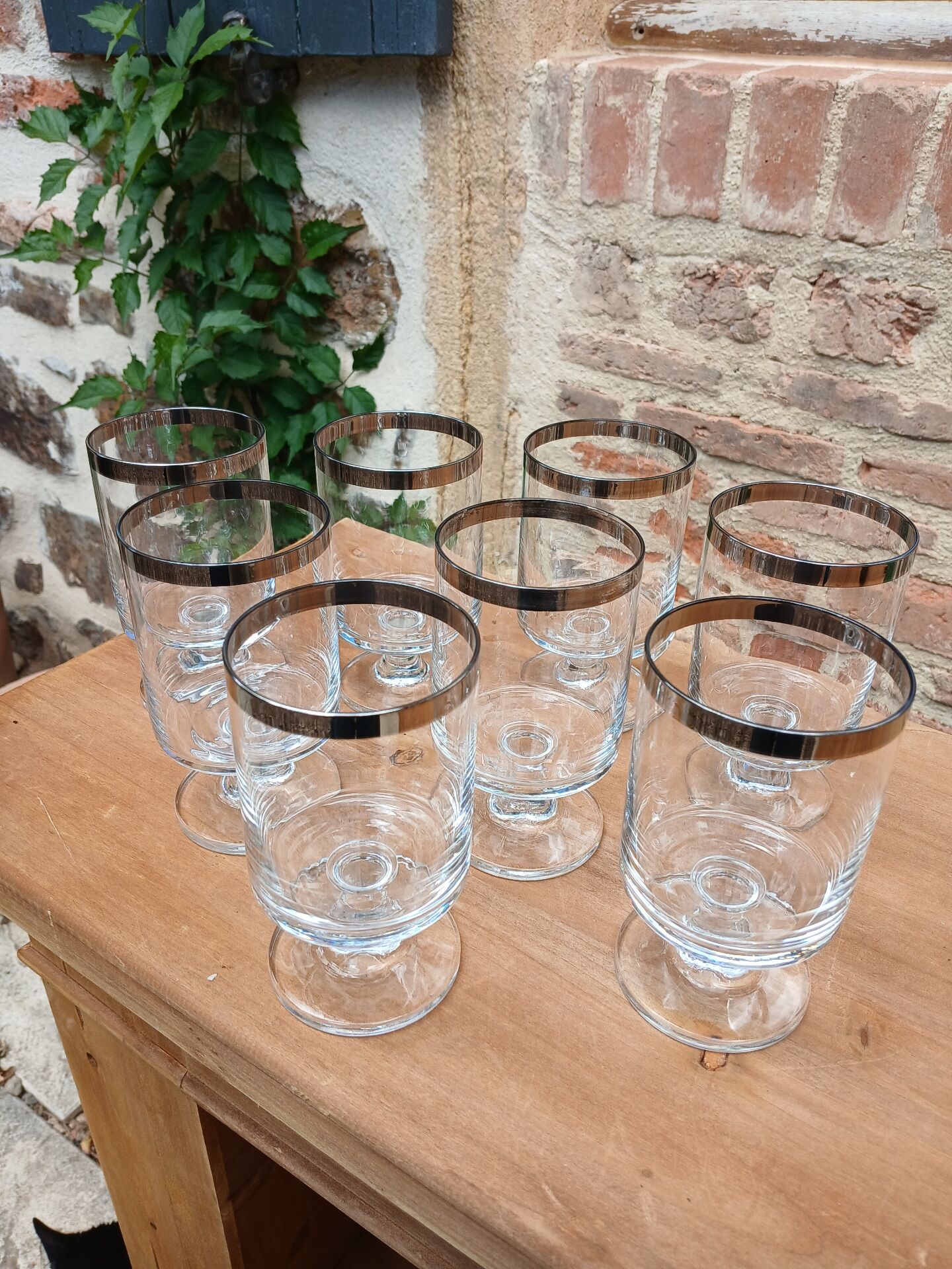 8 verres à pied vintages