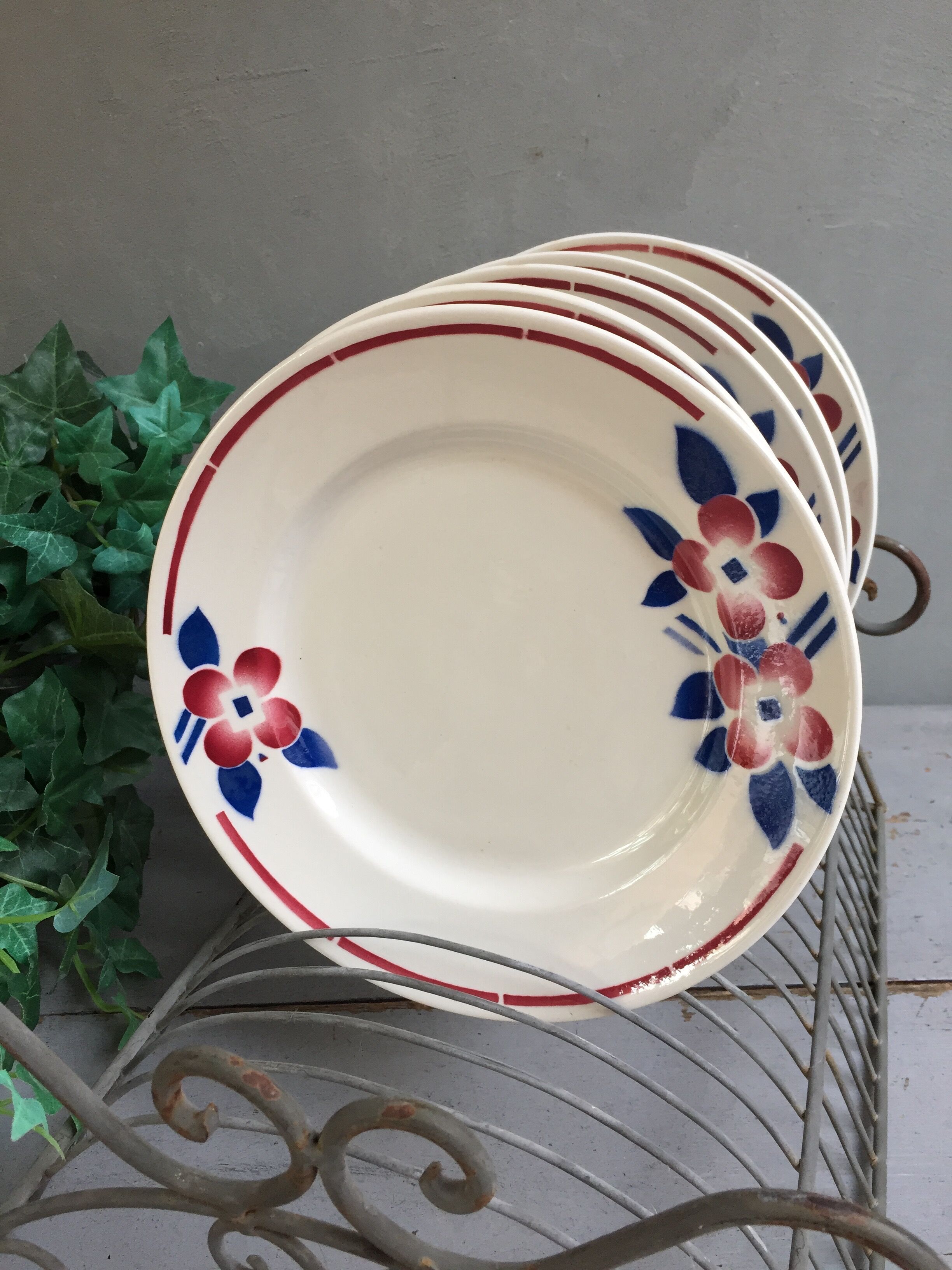 6 flat plates of St Amand