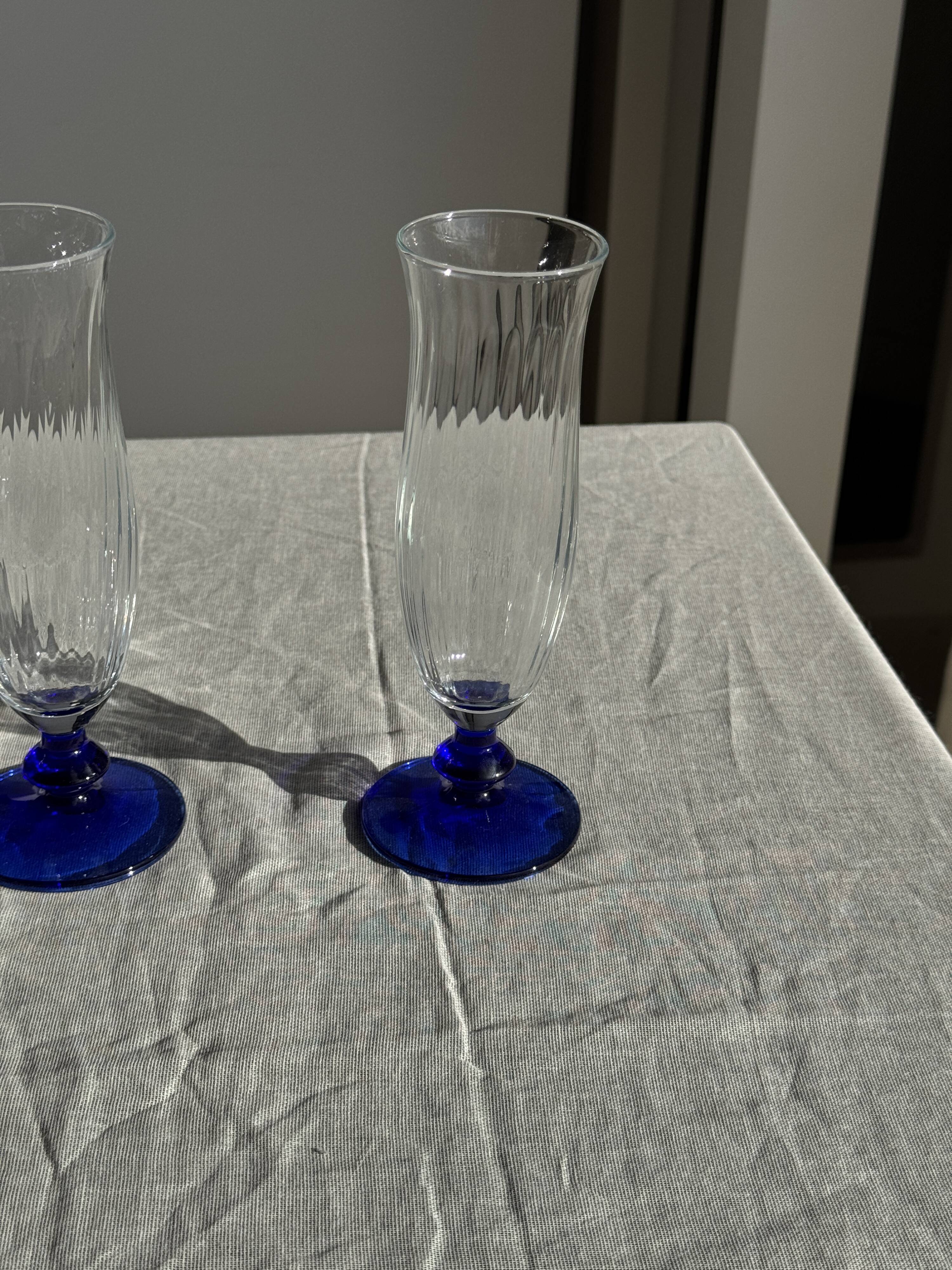 Set of 6 blue-footed champagne flutes; 3 pairs of designs.