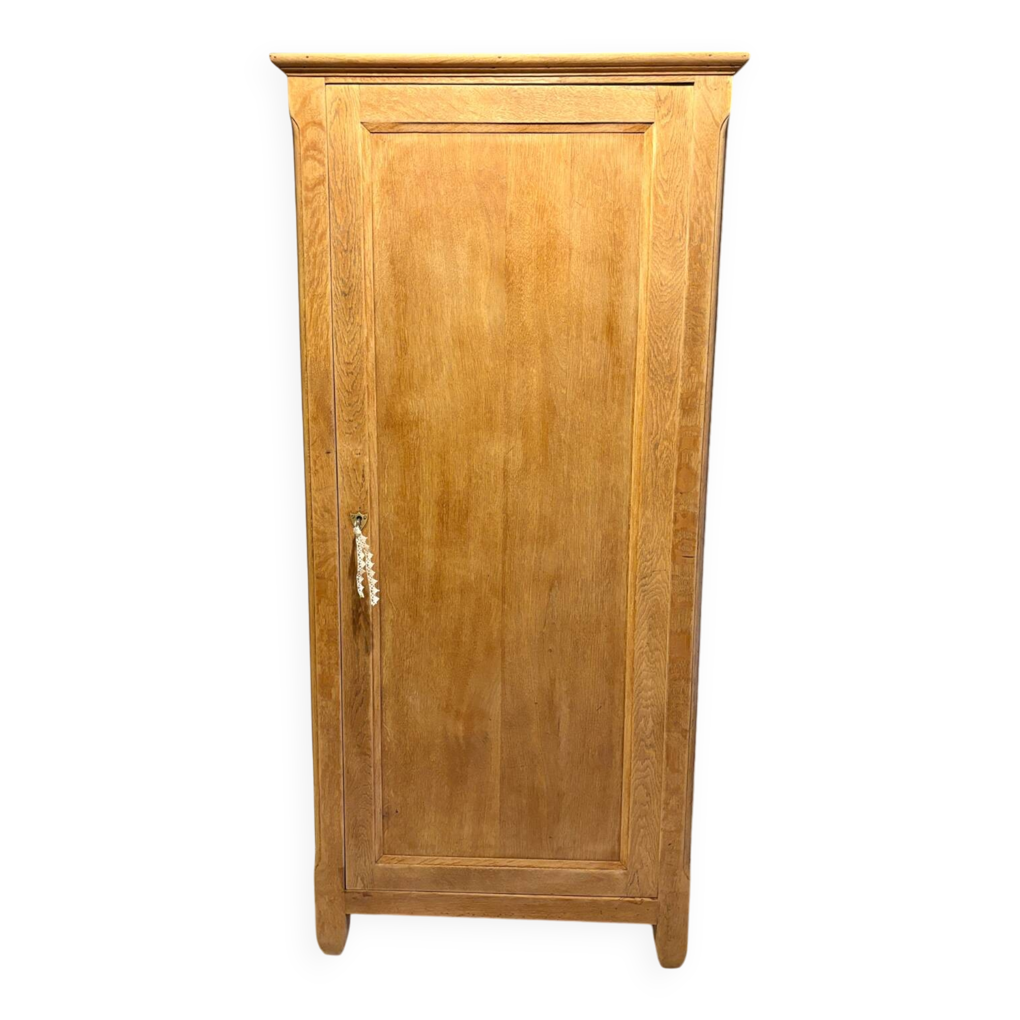 Armoire parisien en bois brut