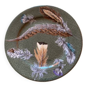 Porcelain plate with feather decoration