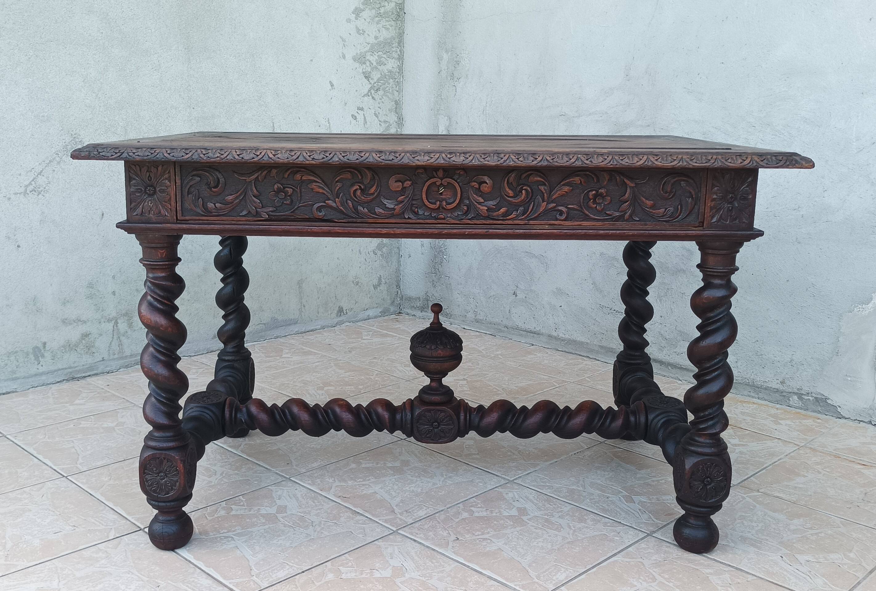 Bureau Louis XIII en chêne 19ème
