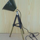 Tripod lamp with adjustable height