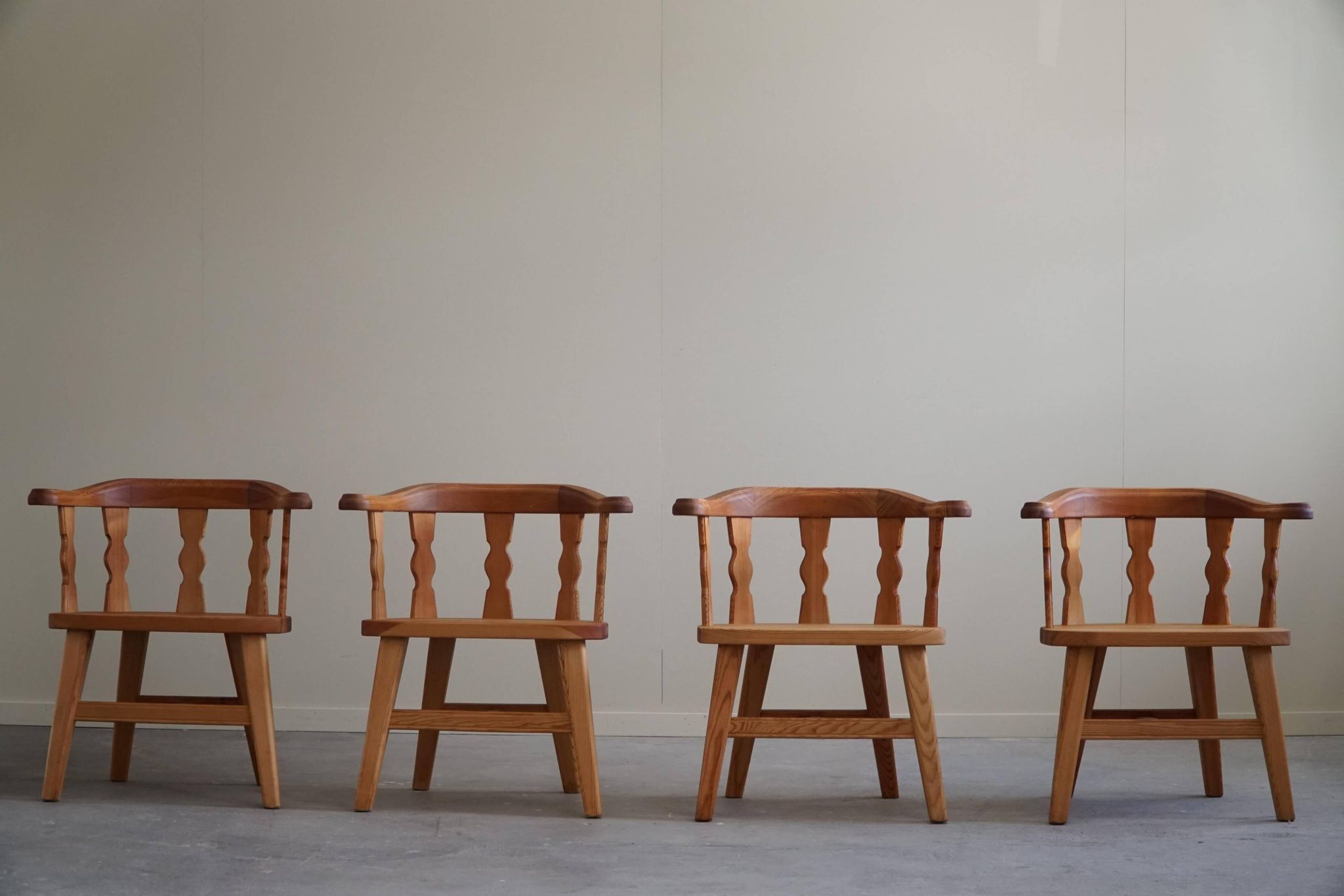 Ensemble de 4 fauteuils modernes norvégiens par Krogenæs, pin massif, années 1950