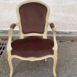 Louis XV cabriolet armchair in solid wood, beige and velvet fabric.