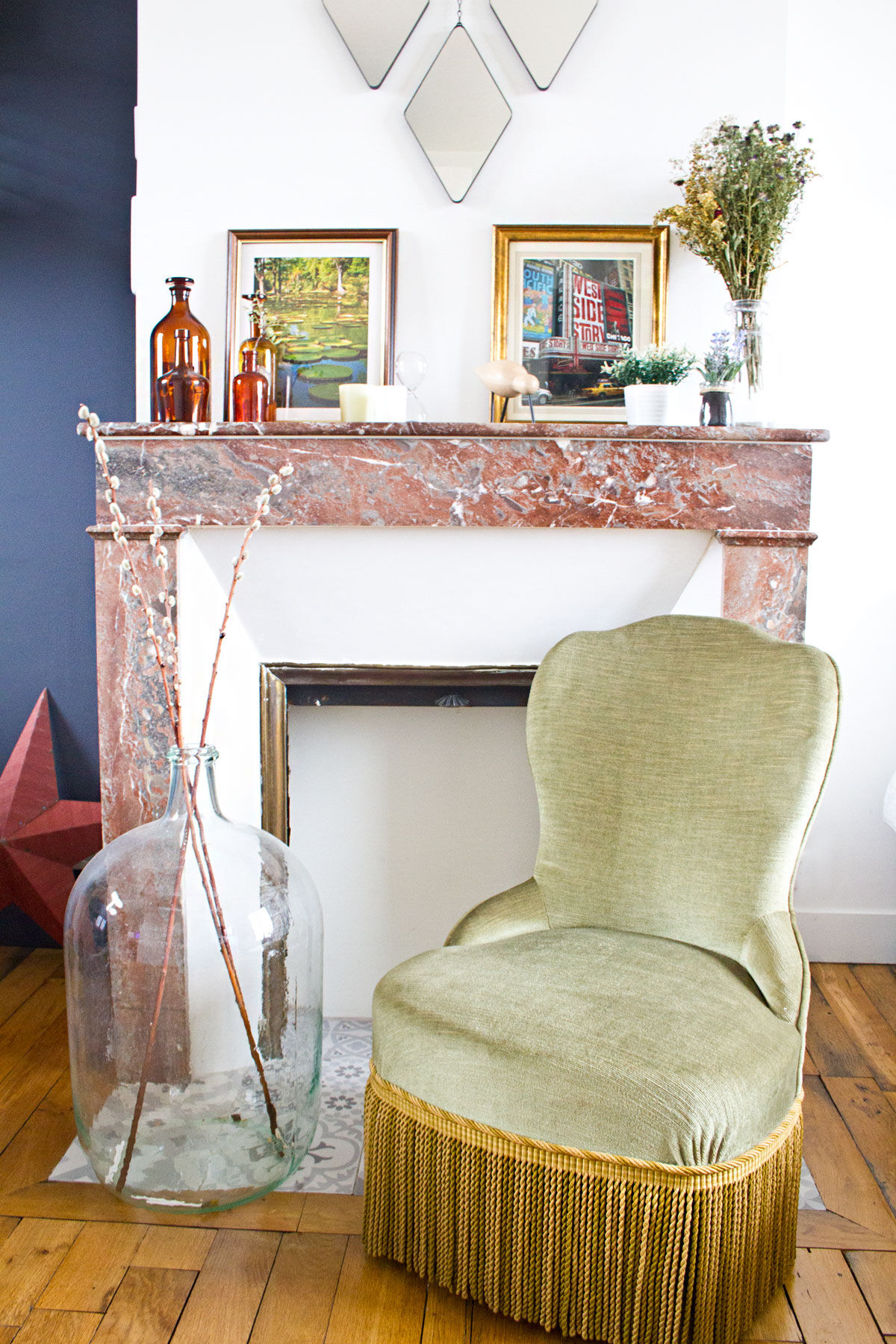 Green toad armchair