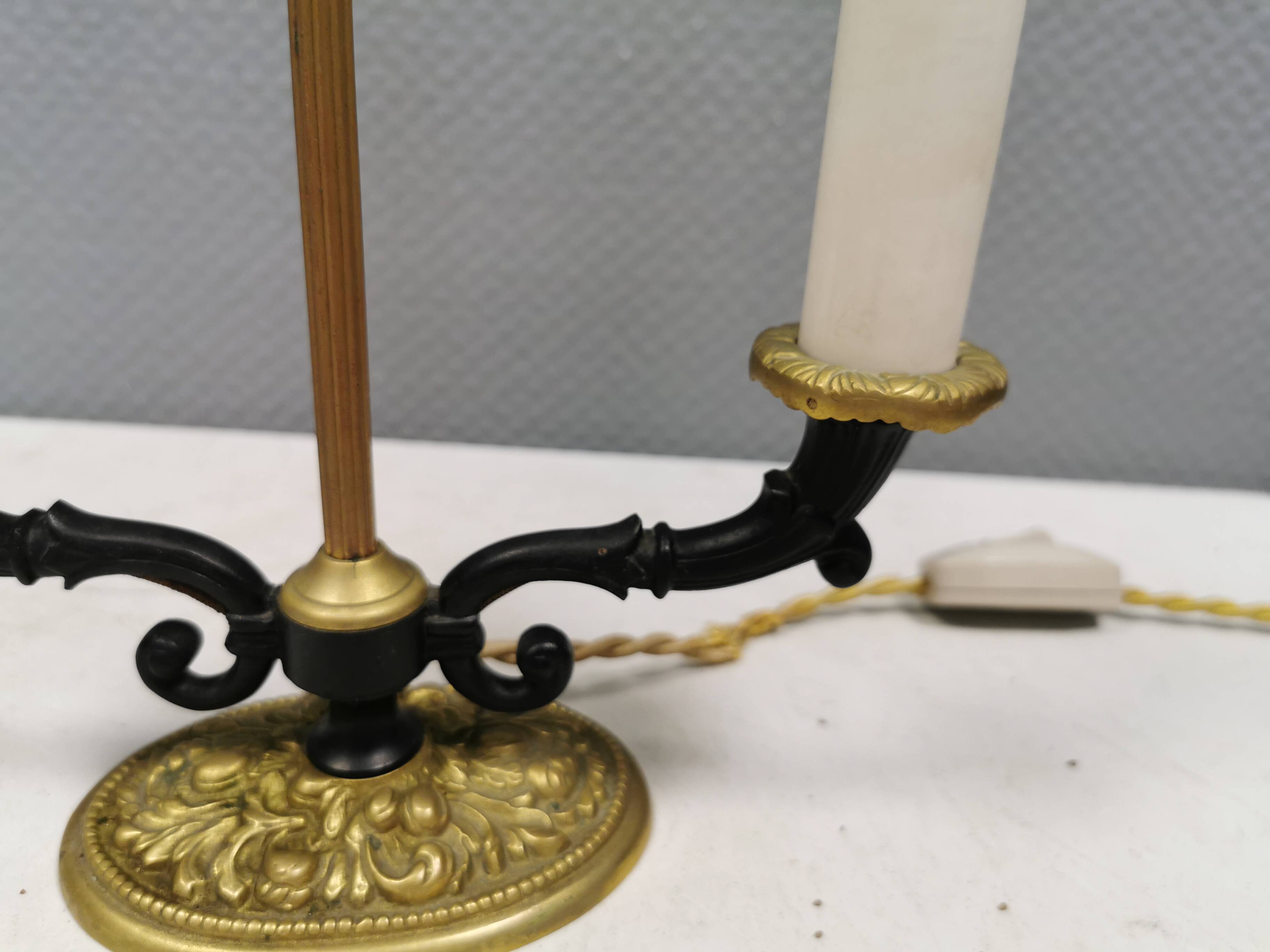 Very old Danish table lamp in brass and metal. 1930-1950s