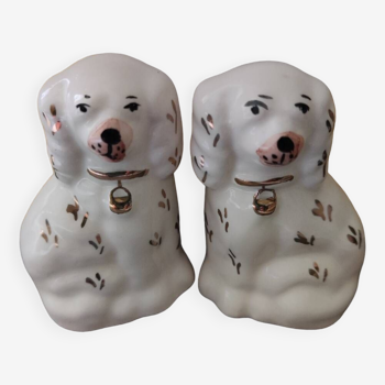 Paire de chiens en porcelaine