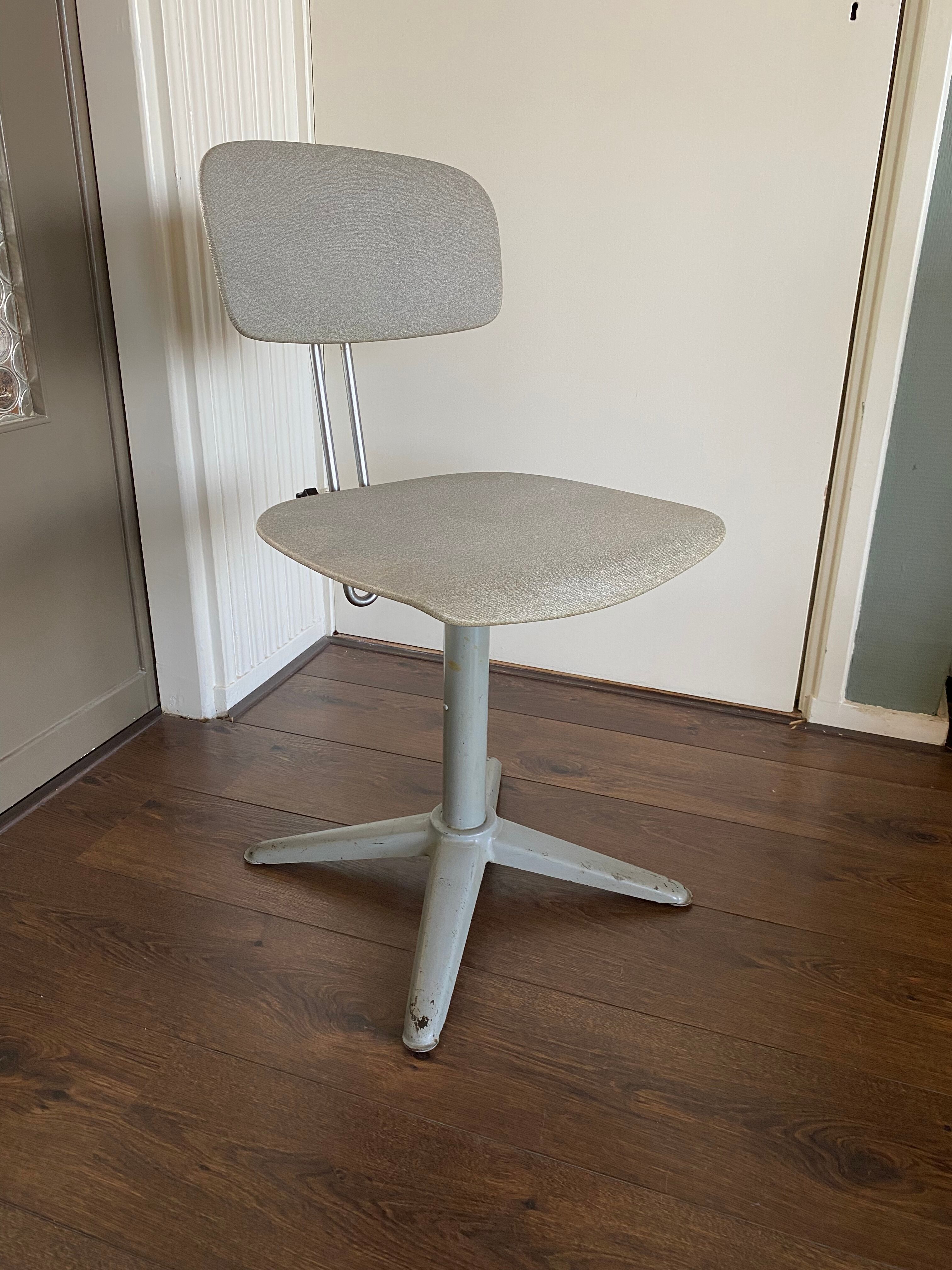 Chaise de bureau industrielle vintage, années 1950