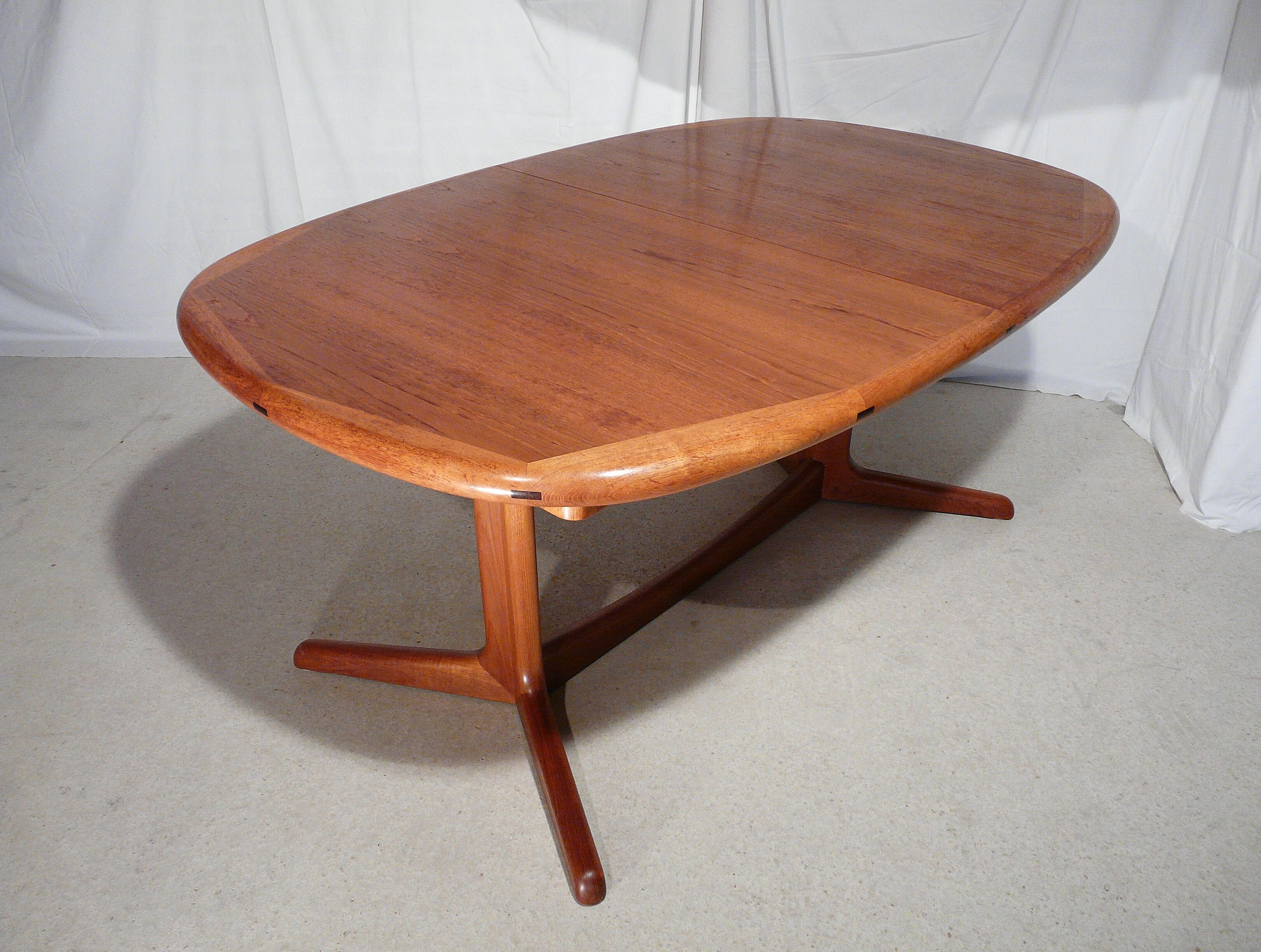 Scandinavian expandable table in Laurits M Larsen teak