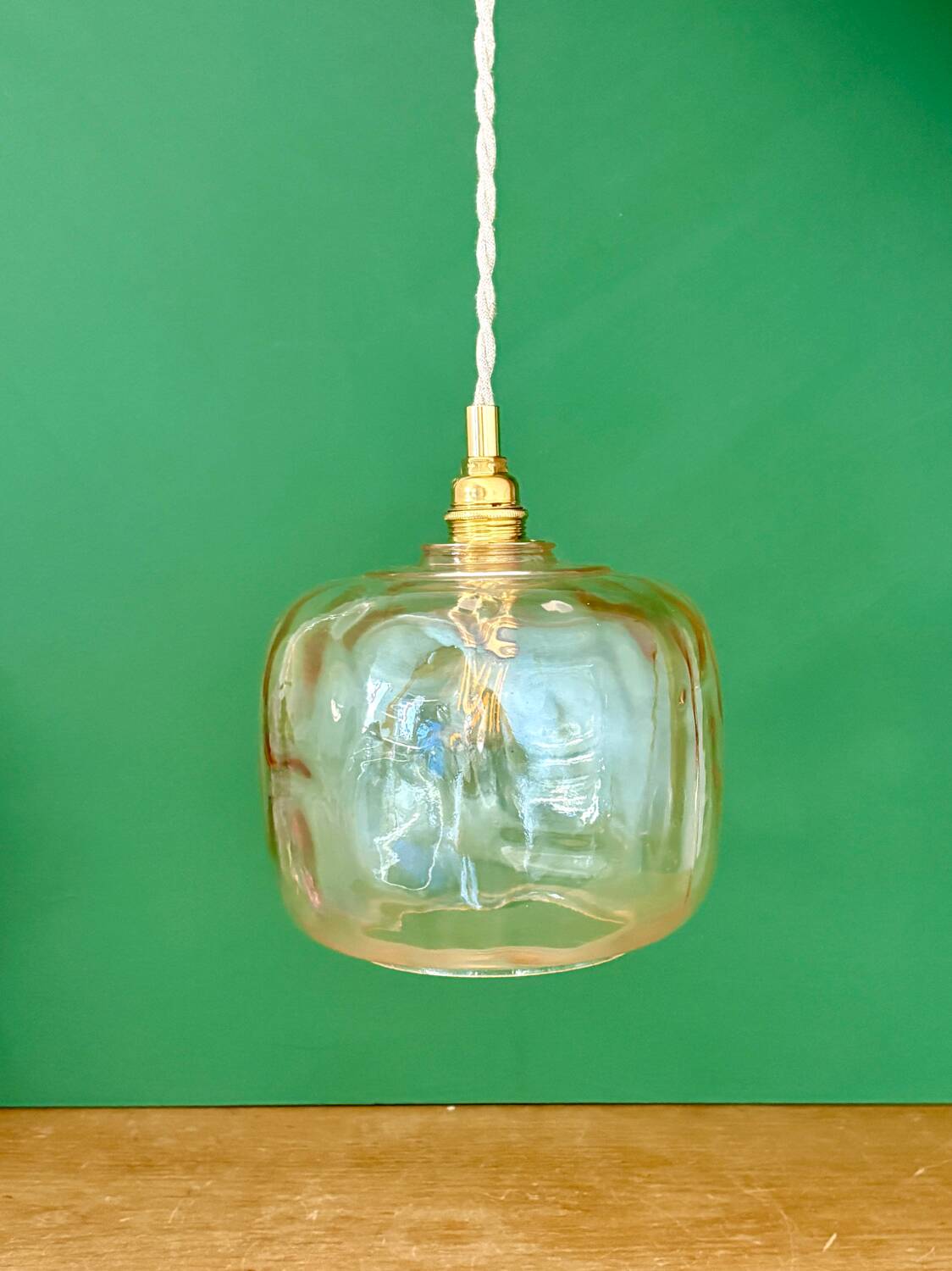 Suspension globe vintage en verre ambré