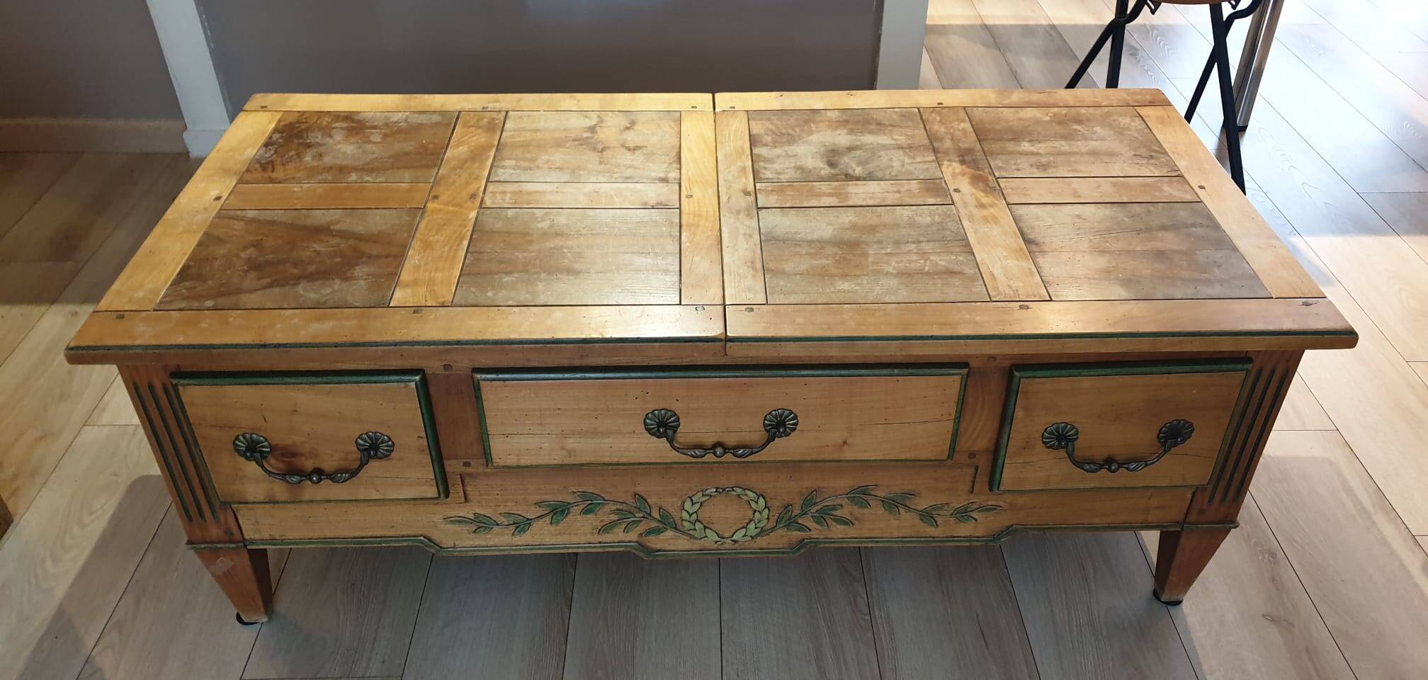 Solid wood coffee table – Rustic chic style