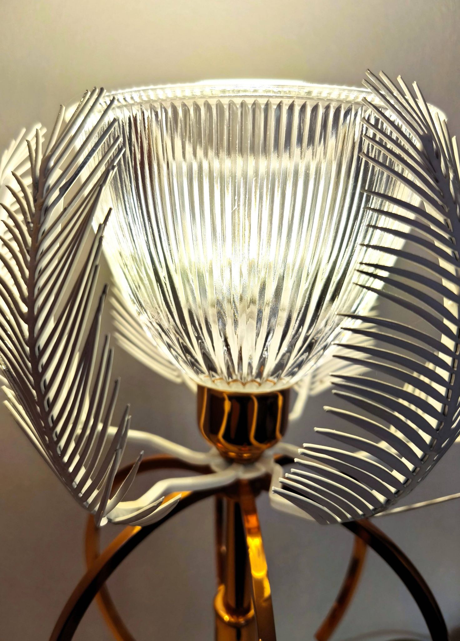 Lampe italienne en métal cuivré et verre cristal, style Hollywood Regency