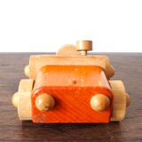 Petite voiture en bois