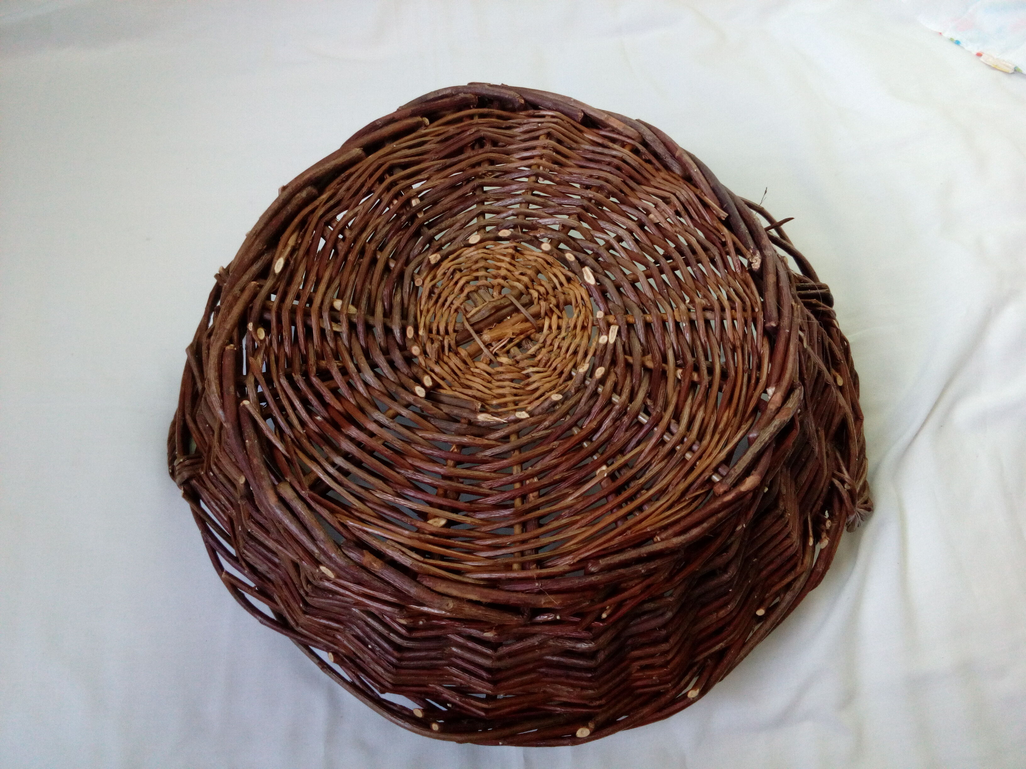Wicker fruit basket with handles