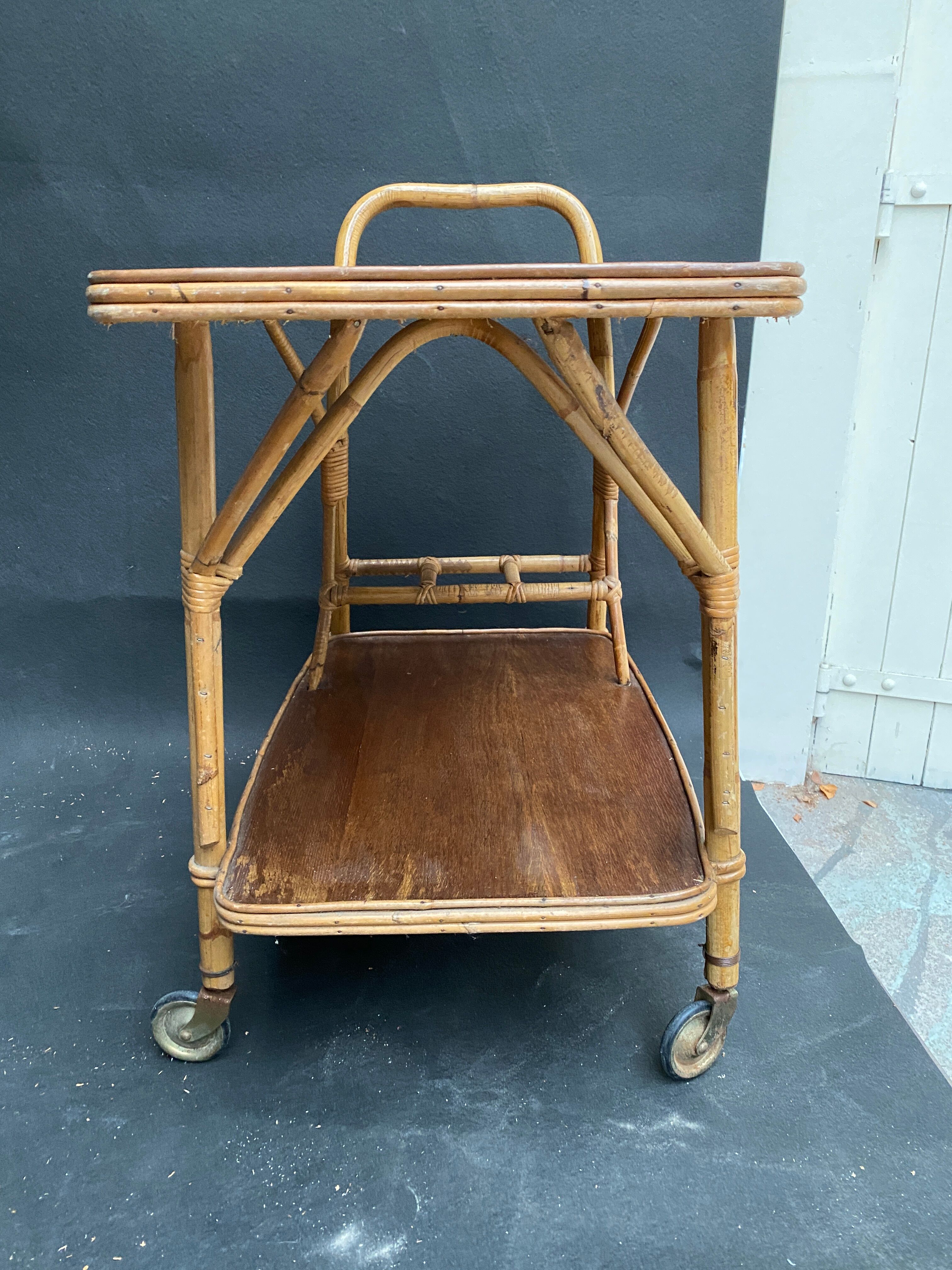 Rattan bar rolling table