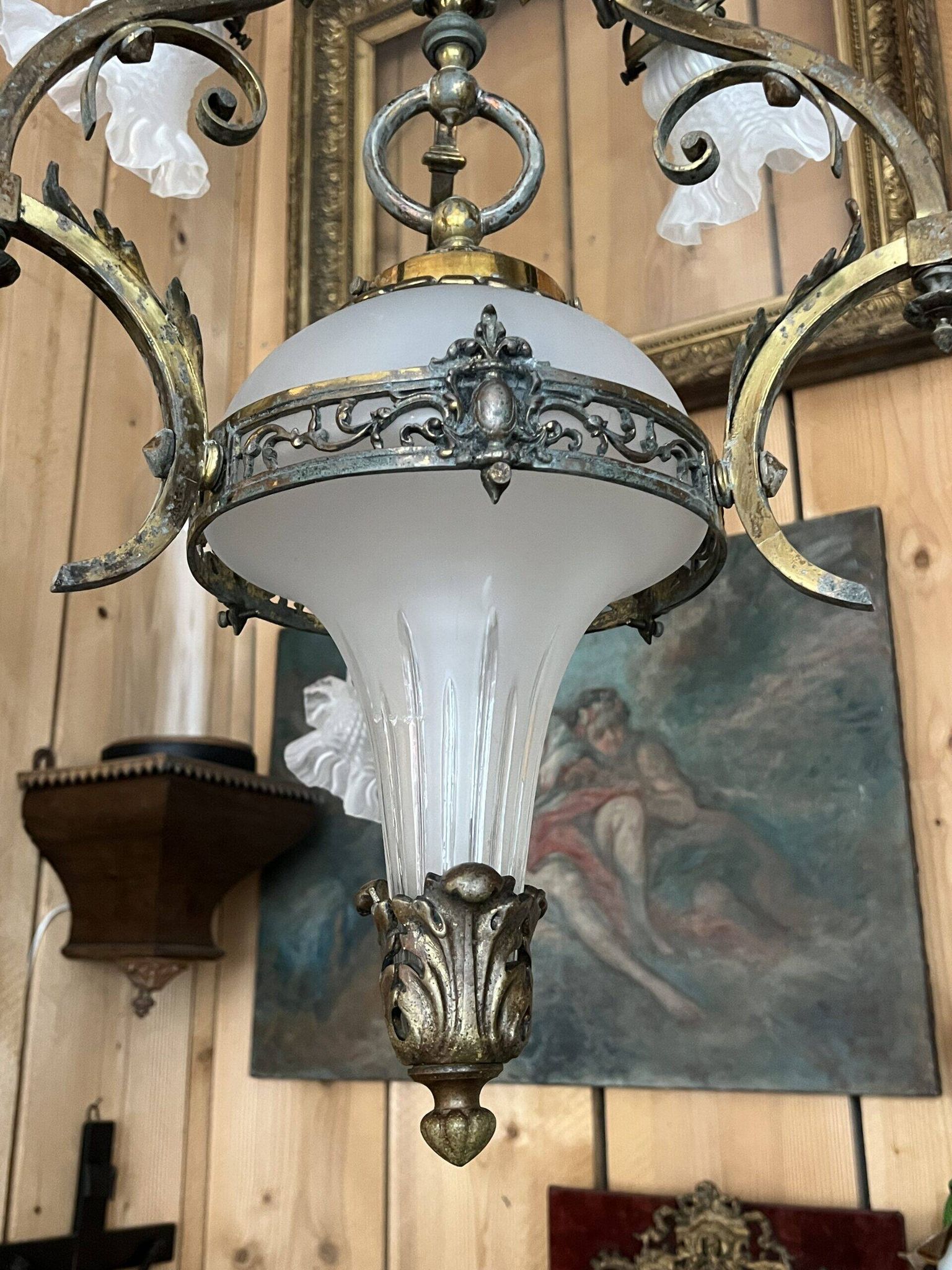 19th century brass and bronze chandelier, Napoleon III, illuminated by 6 tulips and a central globe