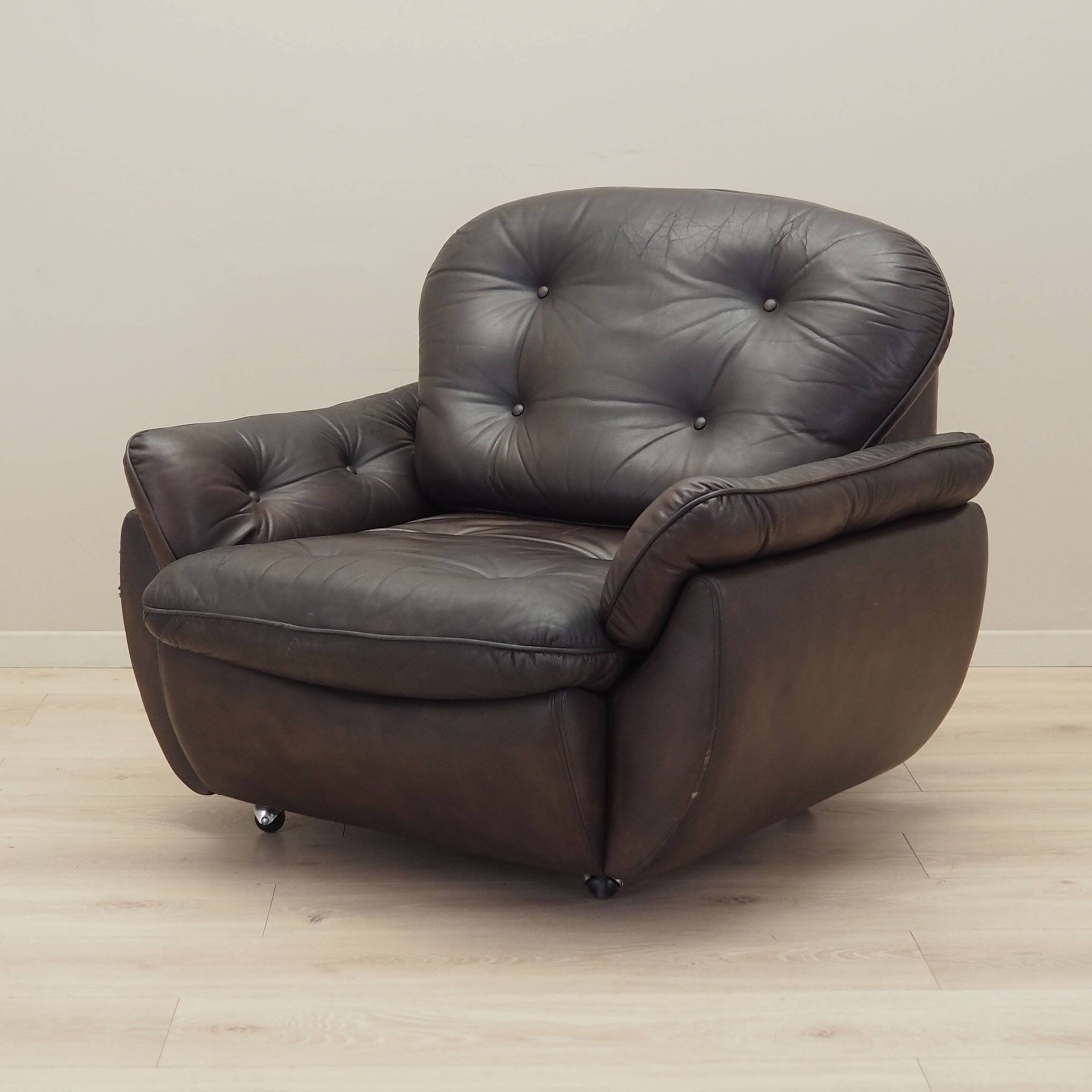 Armchair with castors, Italian design, 1970s, production: Italy
