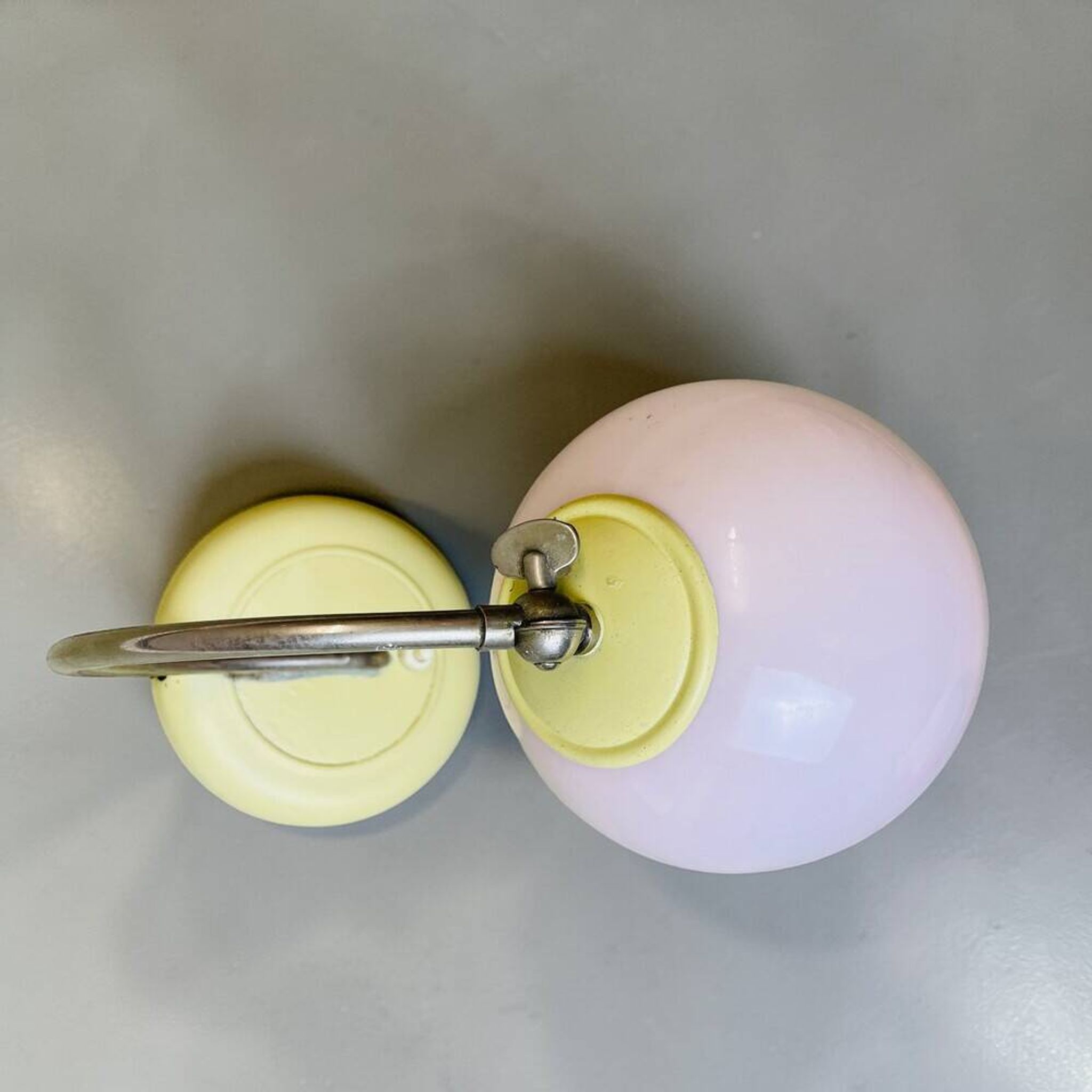 Lampe de table ou applique murale en verre rose des années 60