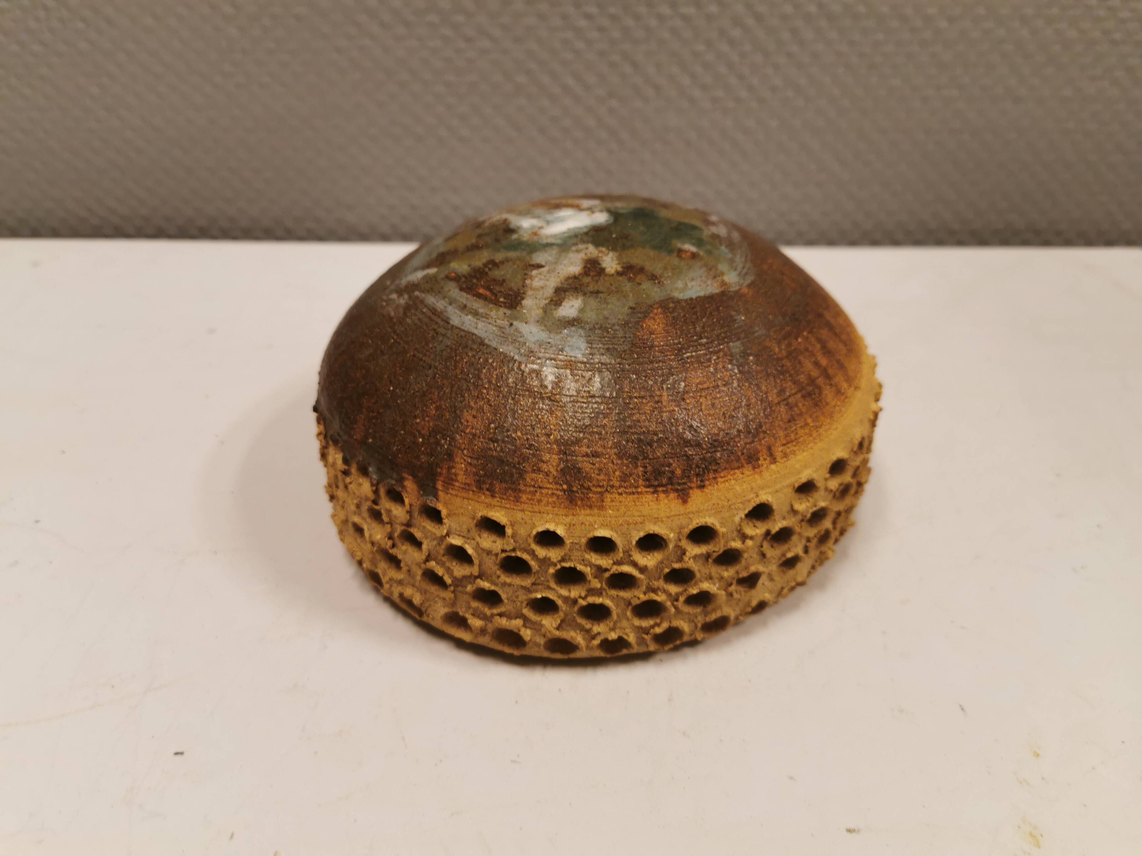 Small ceramic wall light, Danish and estimated from the 1970s.