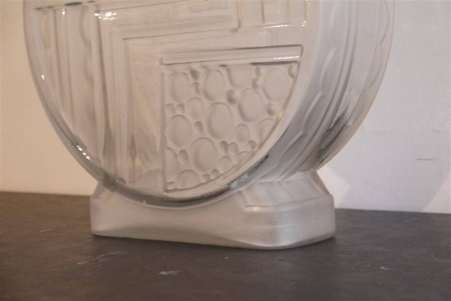 Vase art deco en verre préssé 1930