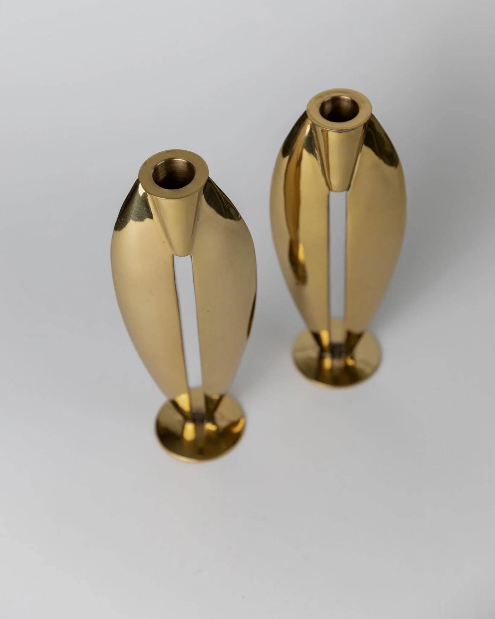 Doré Laiton Vintage Candle Holders – Two 1970s Art Deco Brass Sculptures, Elegant Table Centerpiece