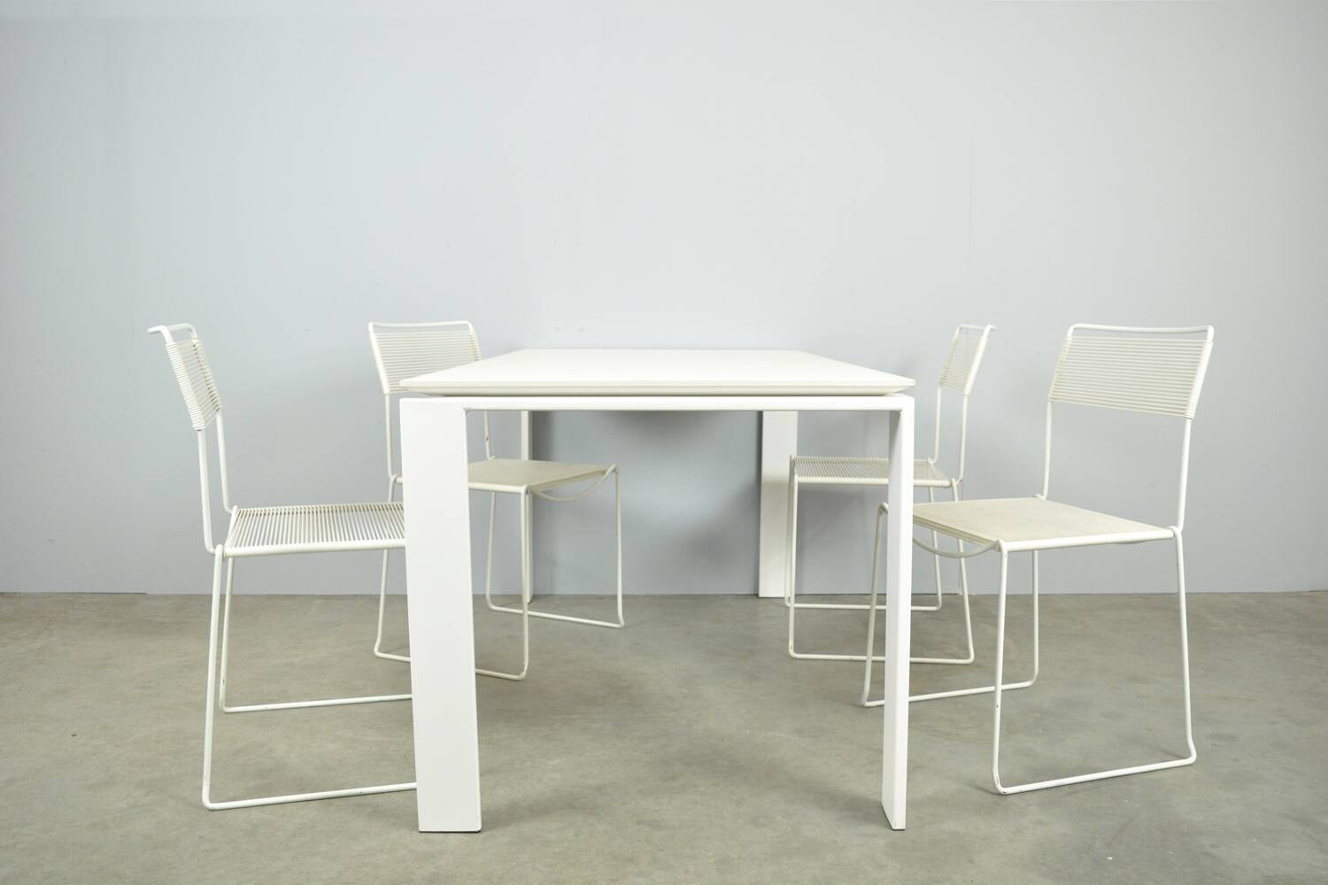 KARTELL / Table à manger italienne moderne vintage blanche / Ferruccio Laviani / 2000