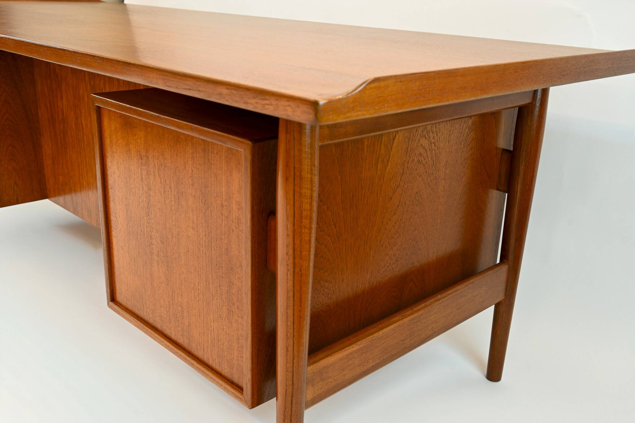 Arne Vodder desk in teak