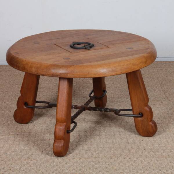 Table basse ronde en chêne massif et fer forgé, 1950