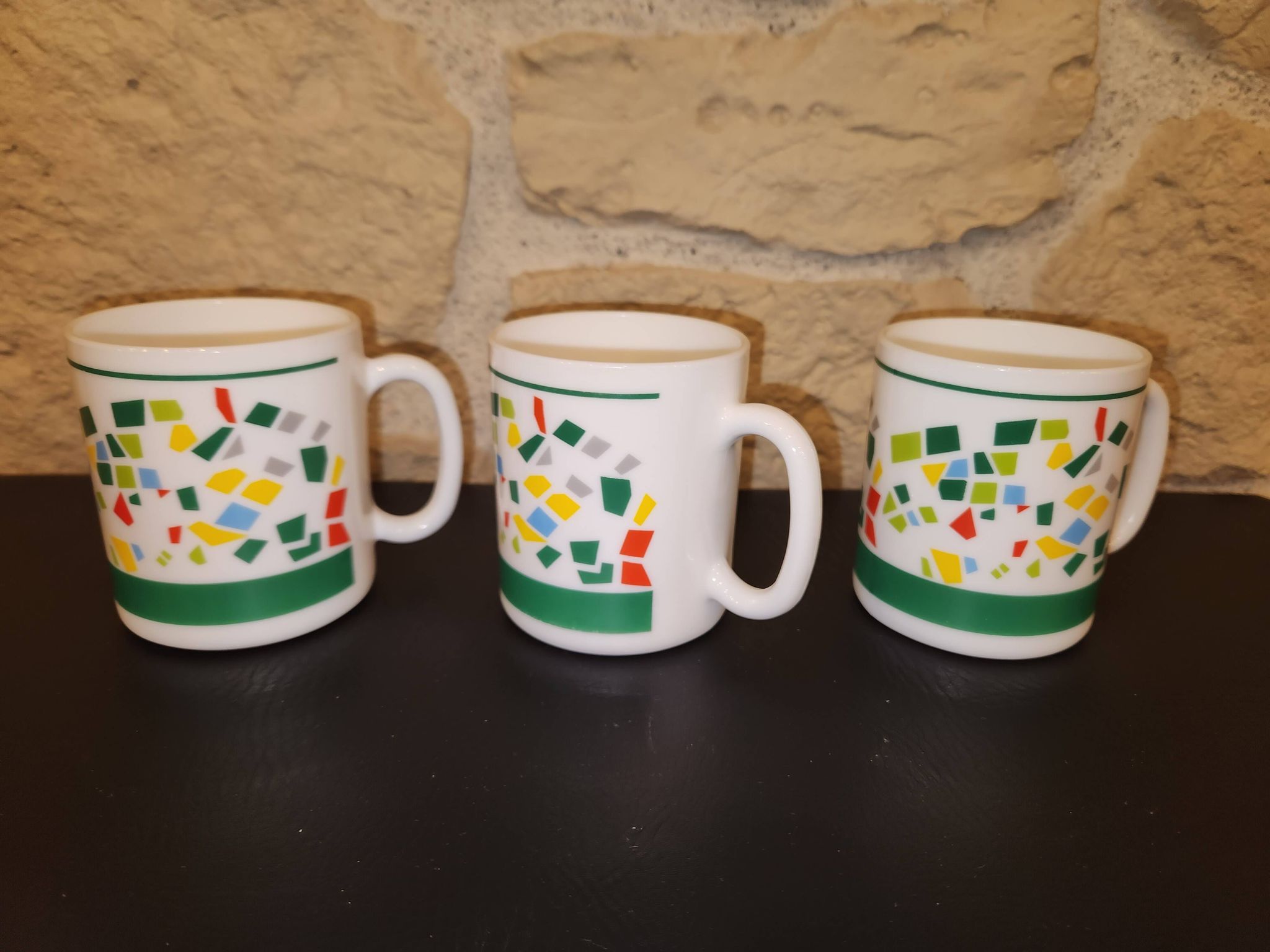 Lot de 3 tasses vintage “8 à huit” – Années 80