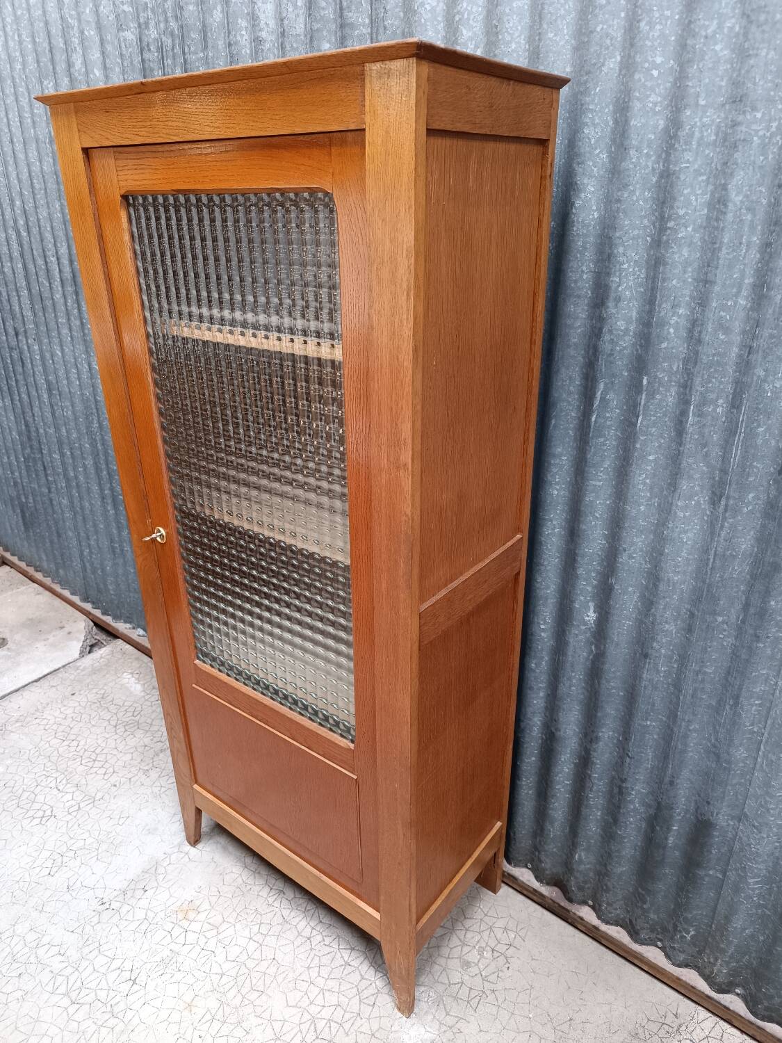 Parisian display cabinet - Glass-fronted Parisian wardrobe