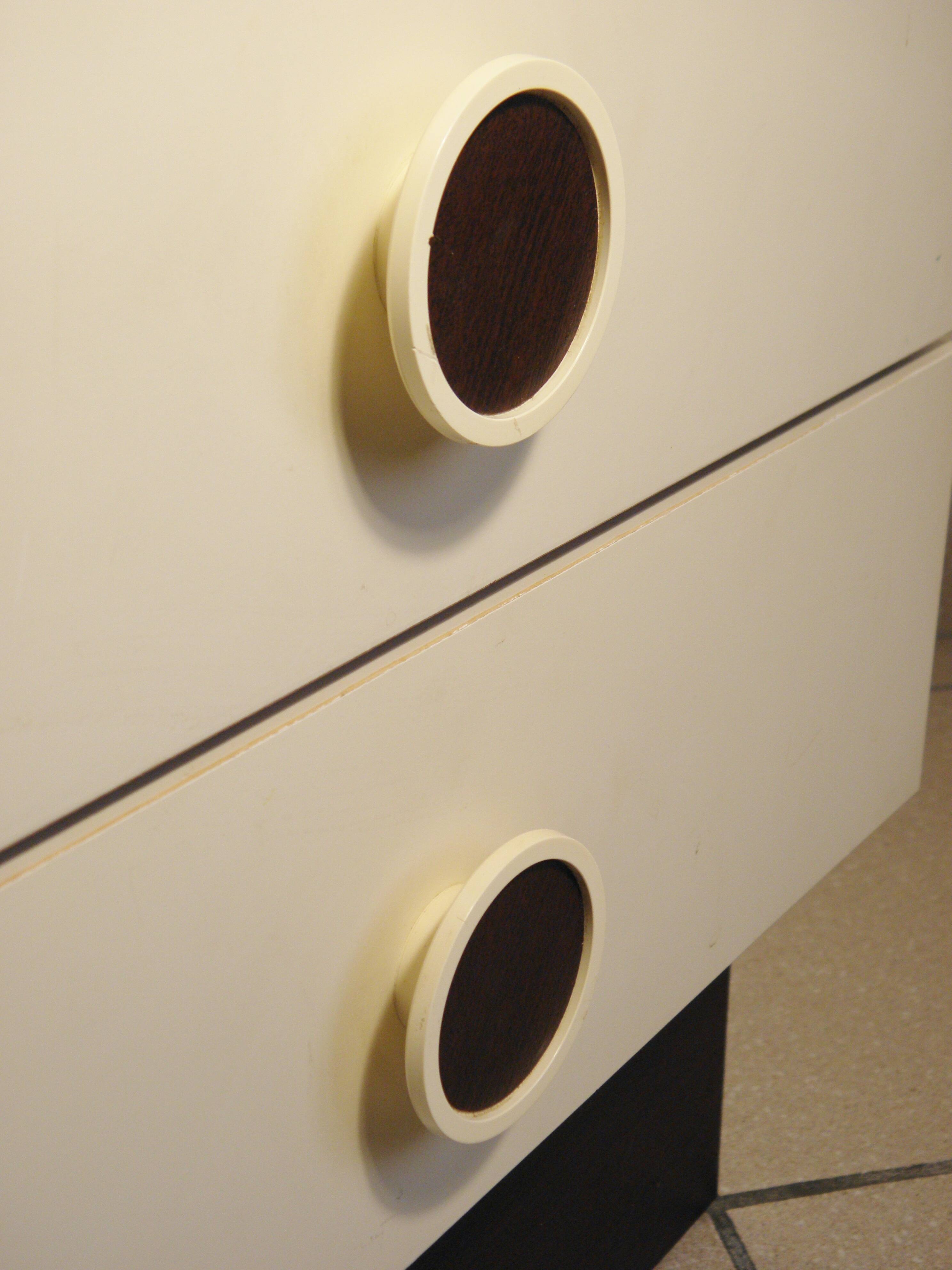 Table de chevet design années 70