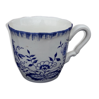 Tasse en faïence de Sarreguemines décor floral bleu diam 6,5 cm