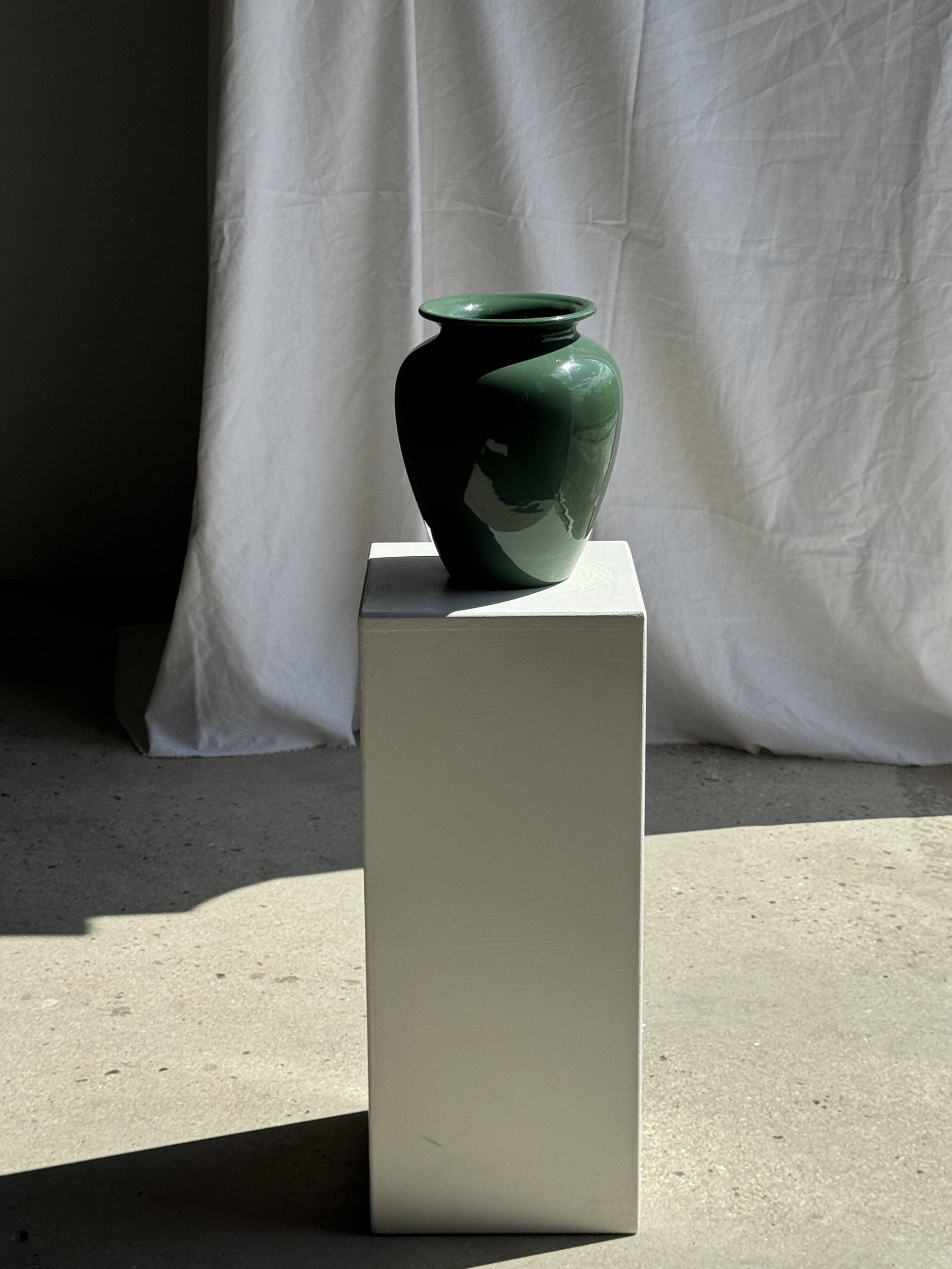 Large deep water green ceramic vase H26 D22