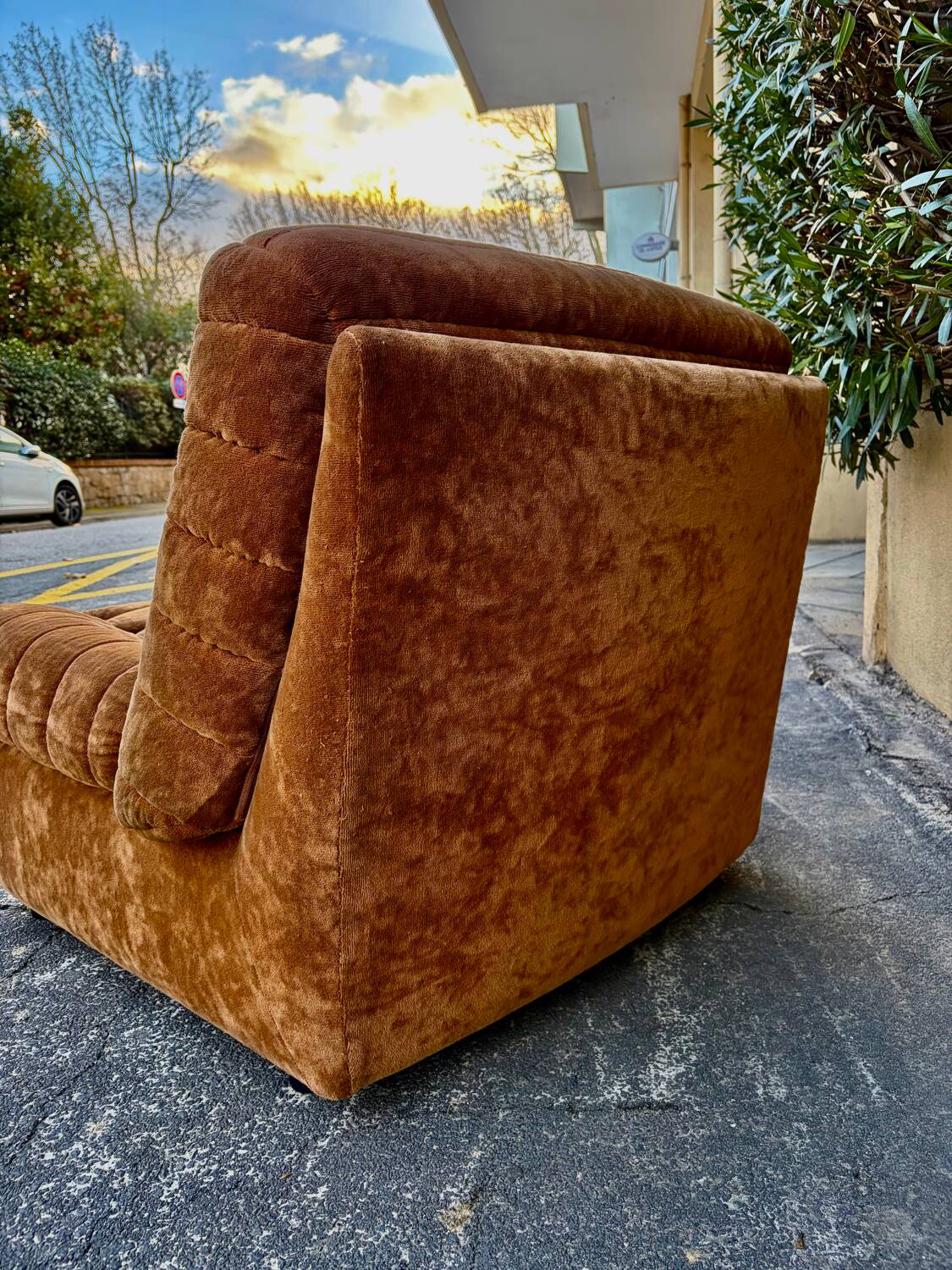 Brown velvet armchair/ottoman vintage from the 70s/80s.