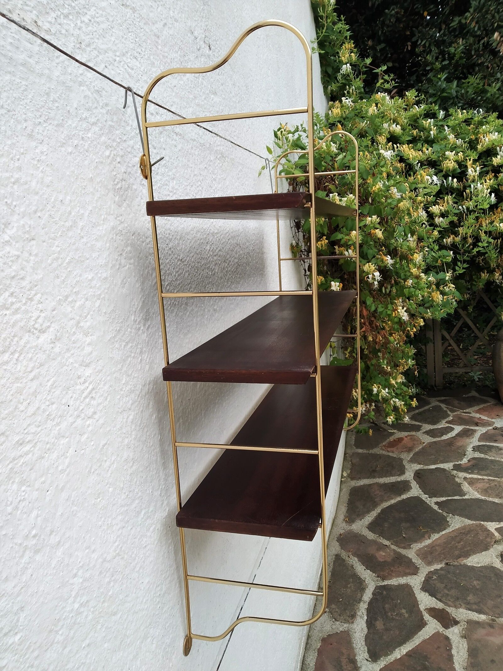 Etagère murale string bois-métal doré