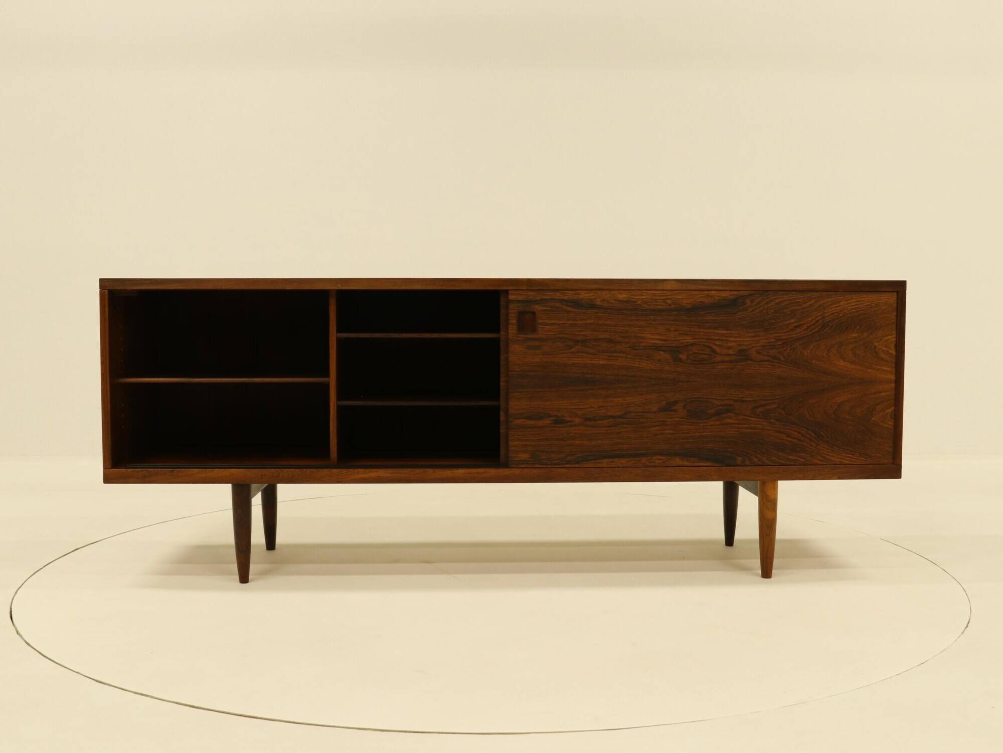 Buffet en palissandre modèle 20 de Niels Otto Møller