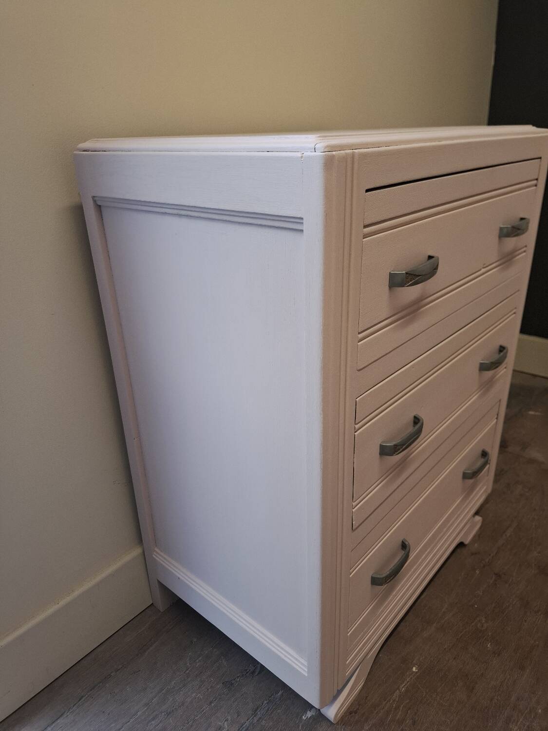 Children's chest of drawers