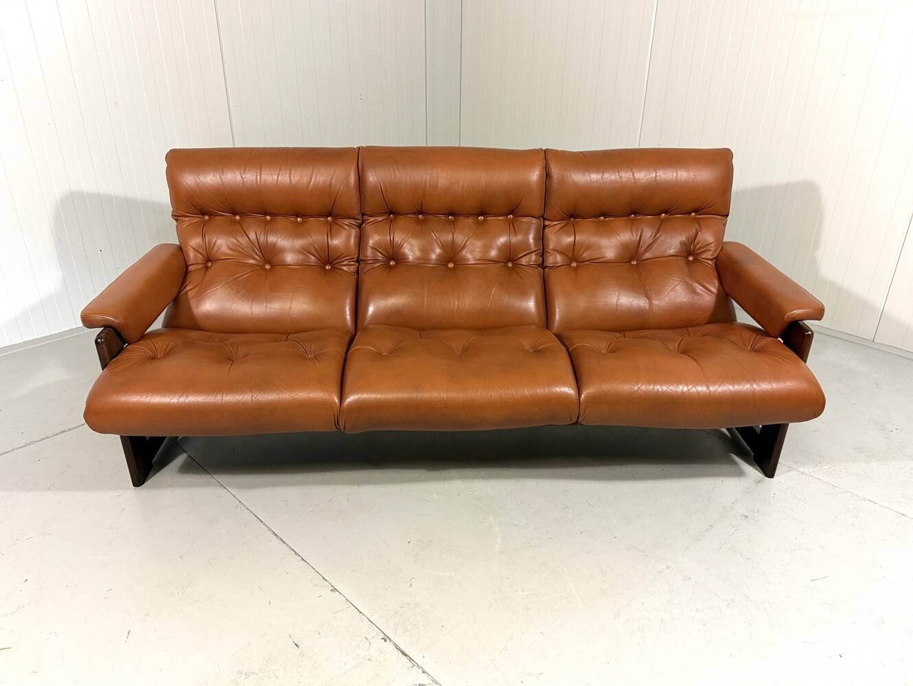 Rosewood and cognac leather canapé by Coja Culemborg, Netherlands, 1970s.