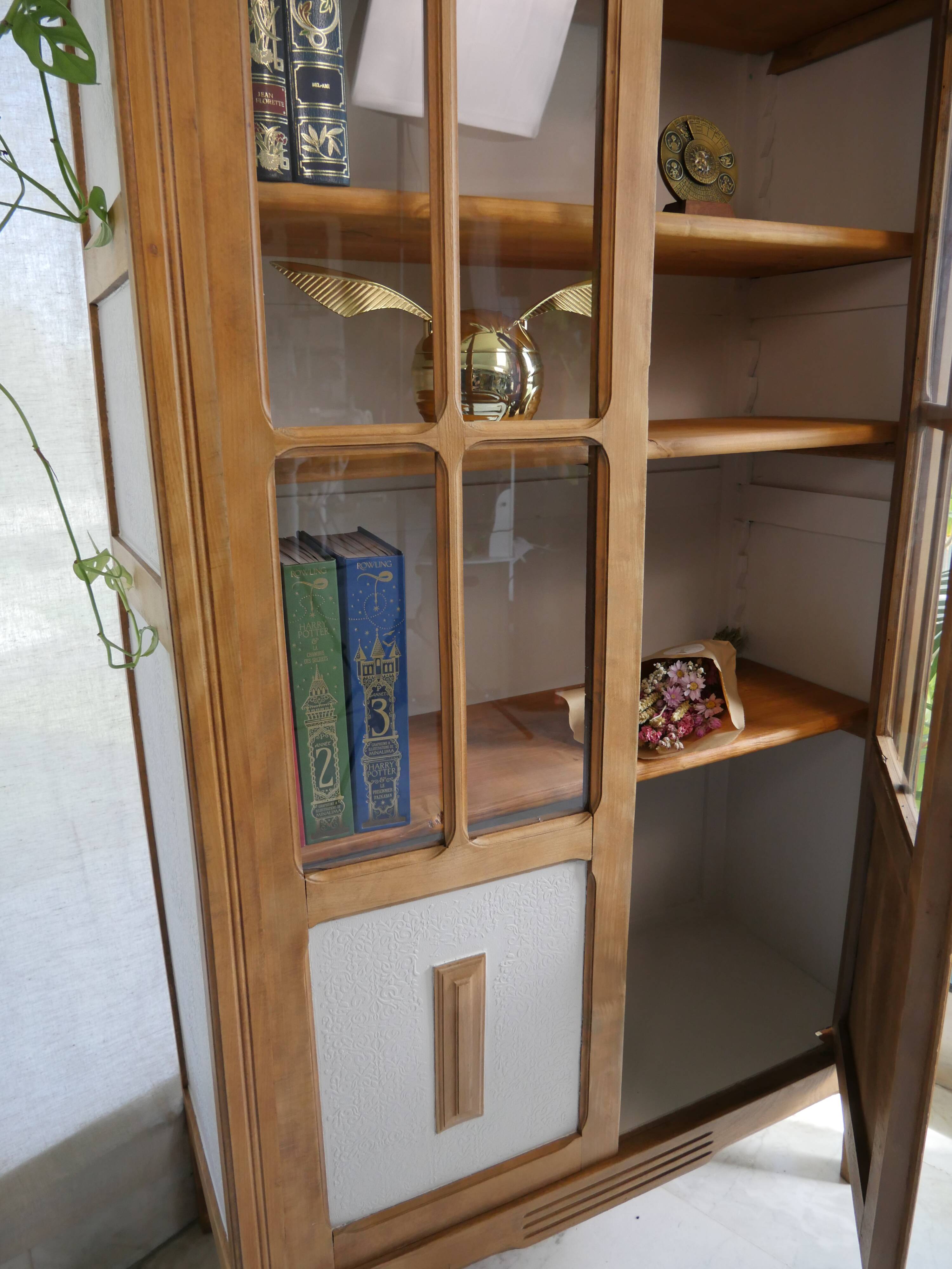 Art Deco display cabinet