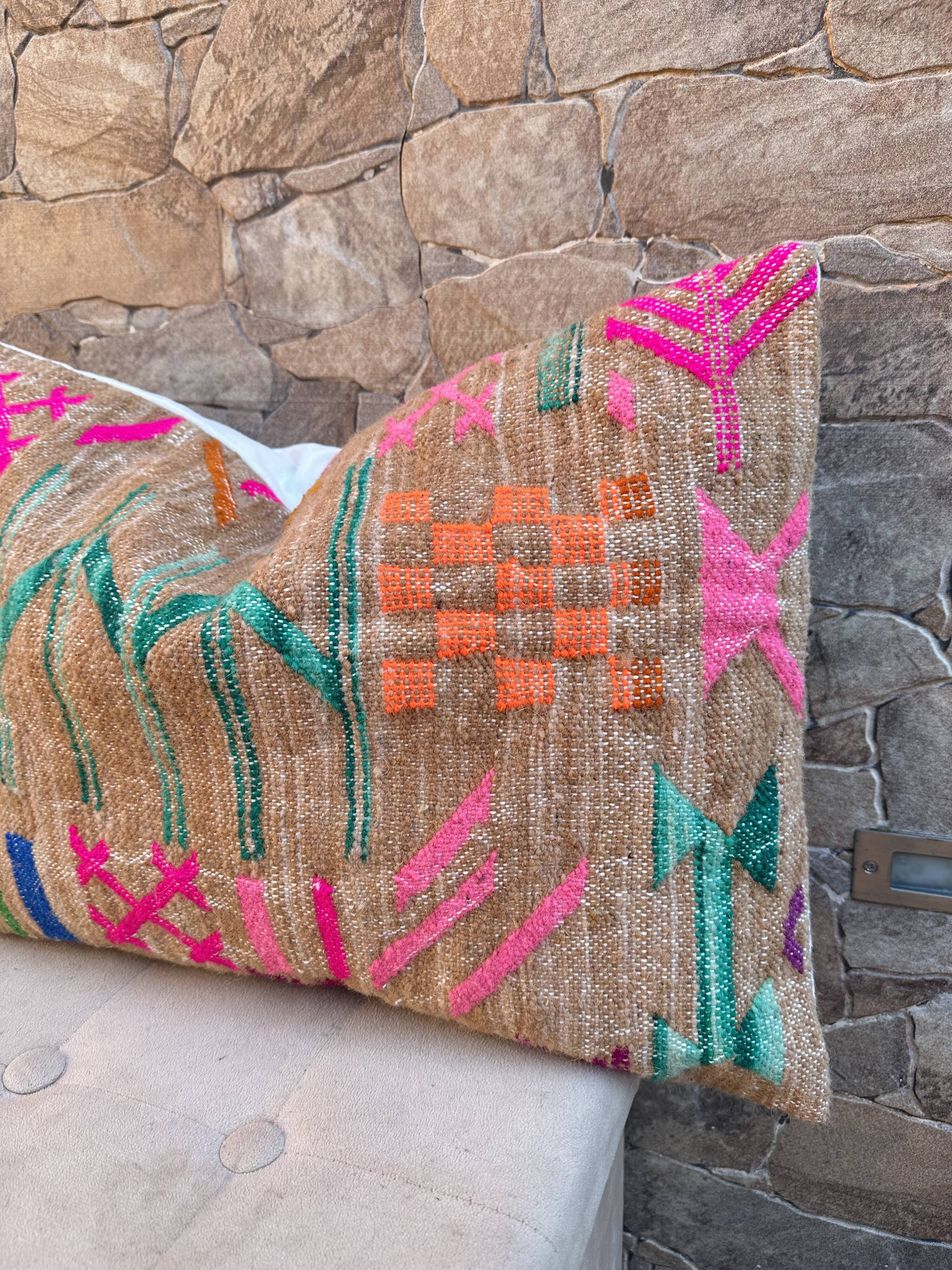 Handmade cushion cover in Berber wool: Moroccan Kilim cushion