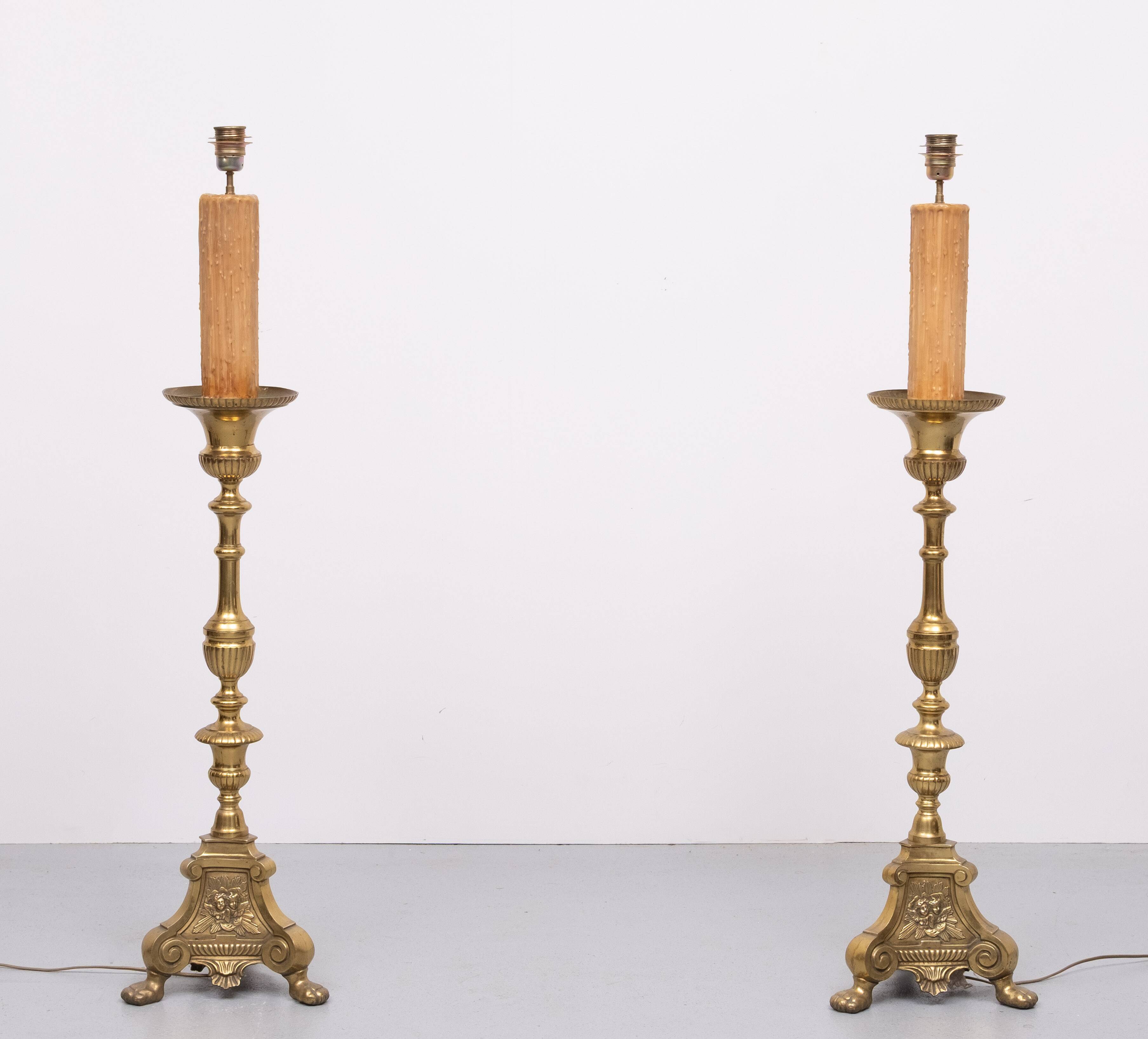 Grands chandeliers d'autel en laiton hollandais du XVIIIe siècle. Lampadaires.