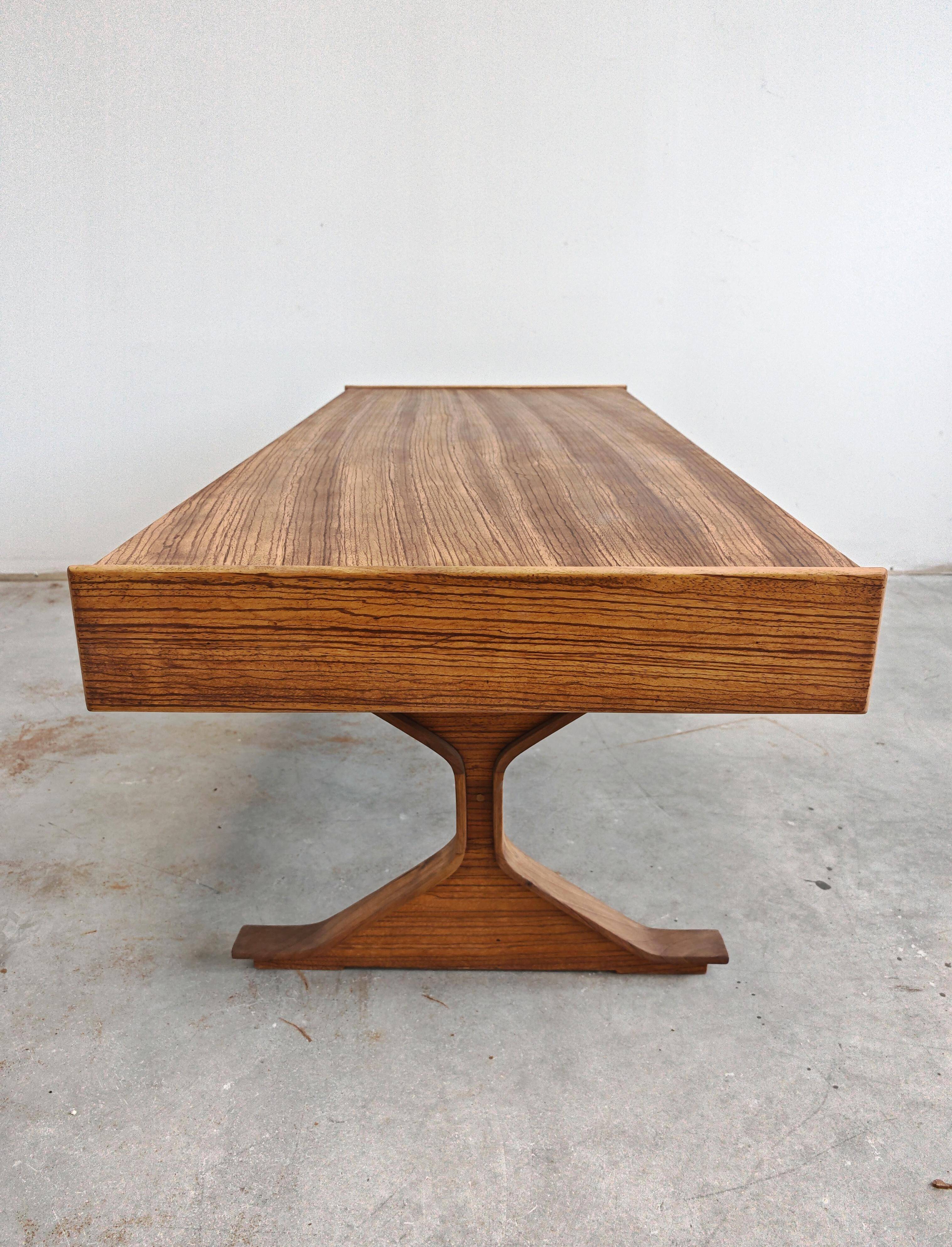 Table basse Mid Century Modern Gianfranco Frattini bois de Zebrano