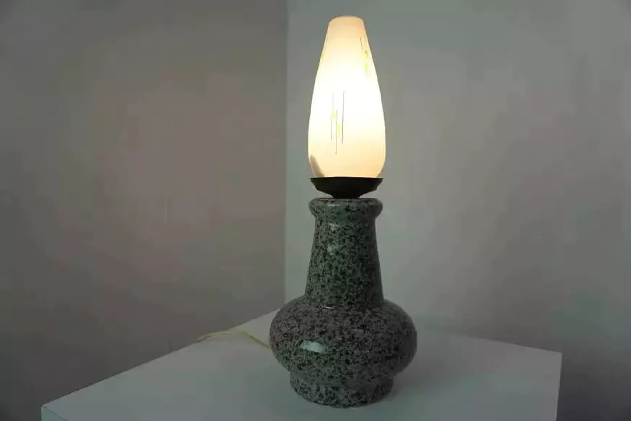Lampe en céramique et opaline années 50