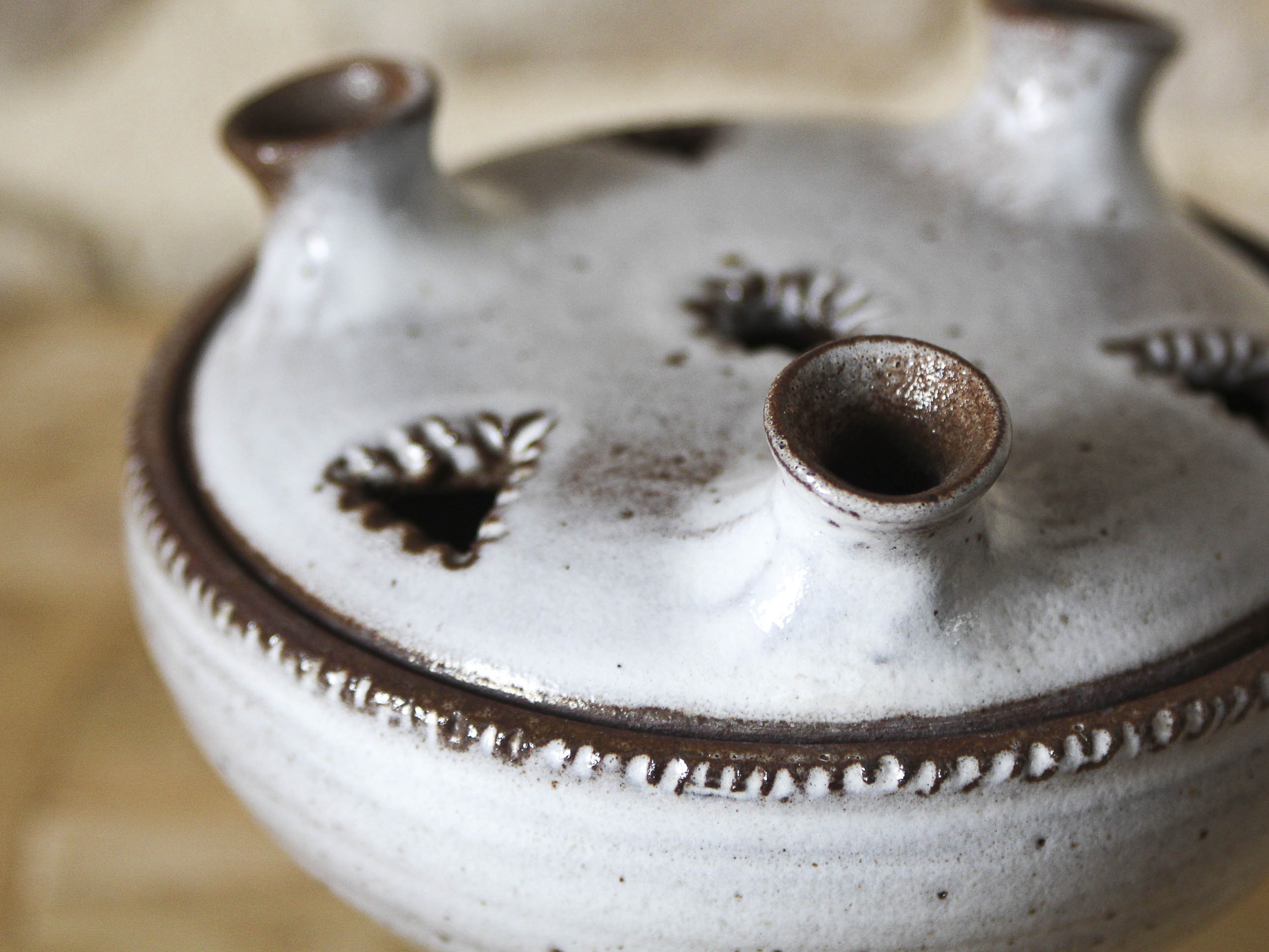 Pique flowers in glazed ceramic Jeanne and Norbert Pierlot