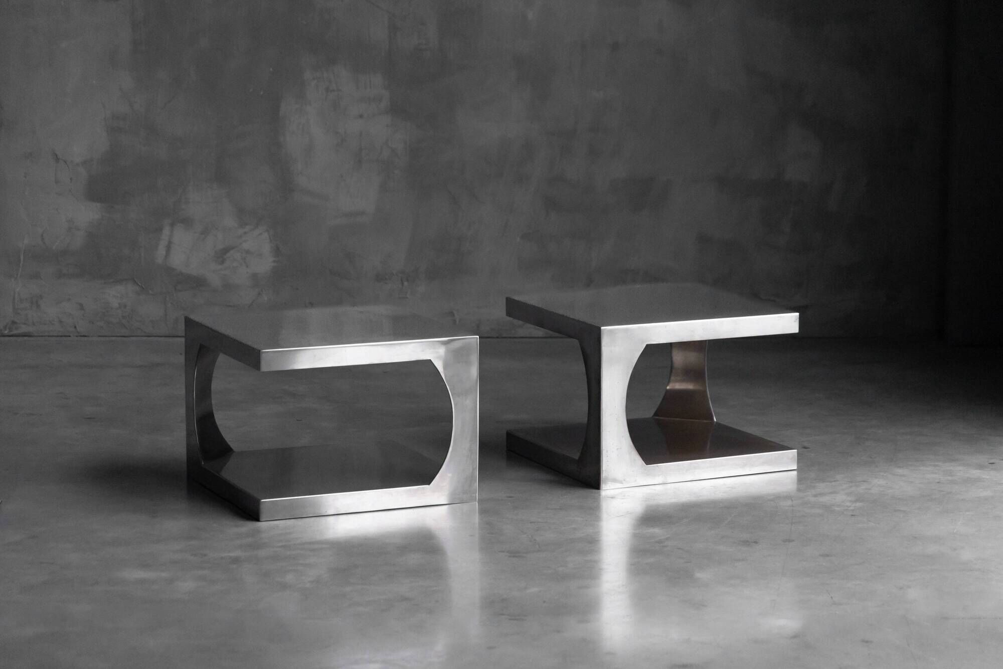 Tables d'appoint modernistes en aluminium, Italie, années 1970