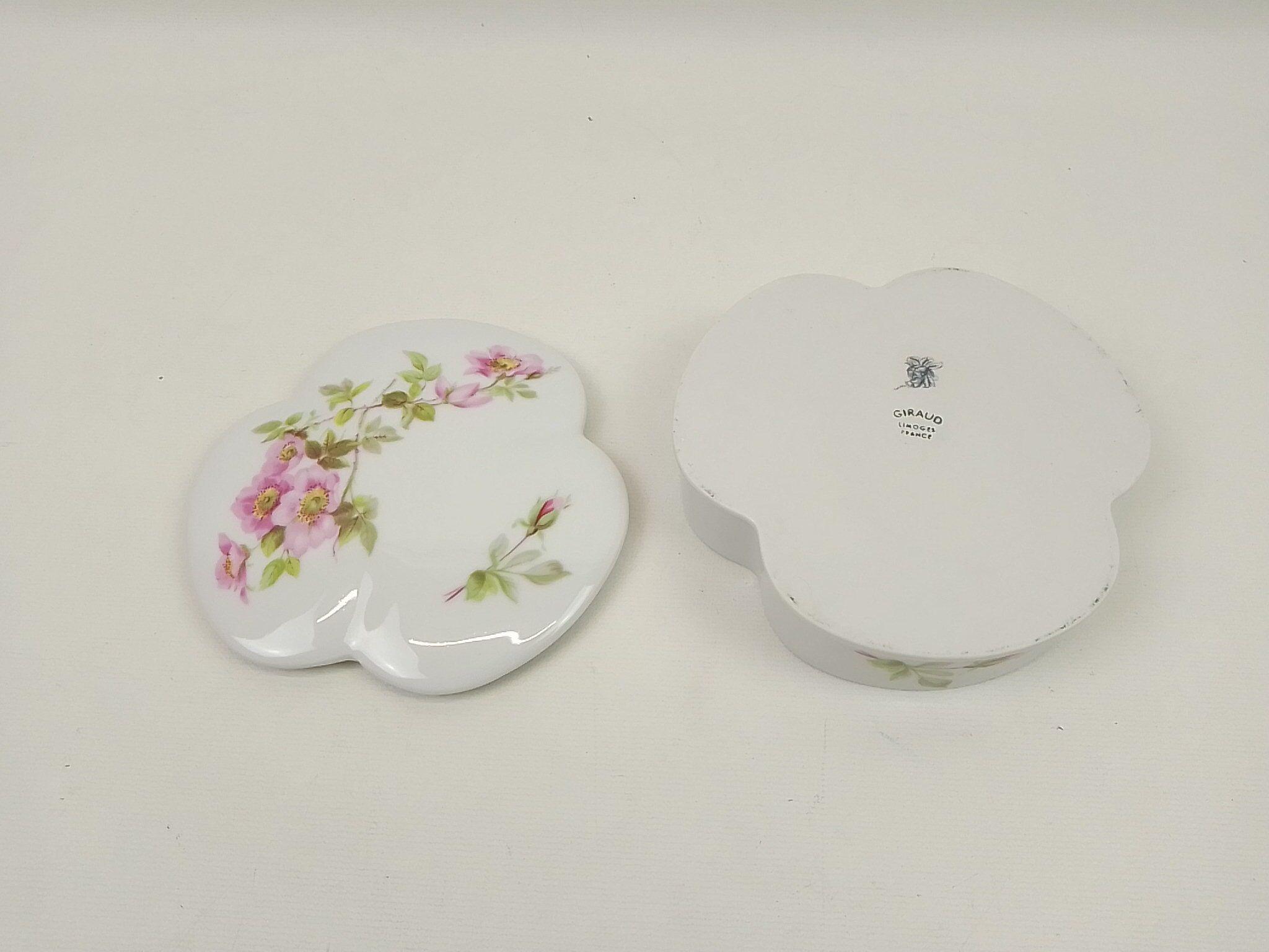 Boîte en céramique blanche déco roses – GIRAUD – Limoges France